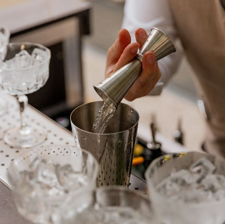 Бармен. Izmailov loft