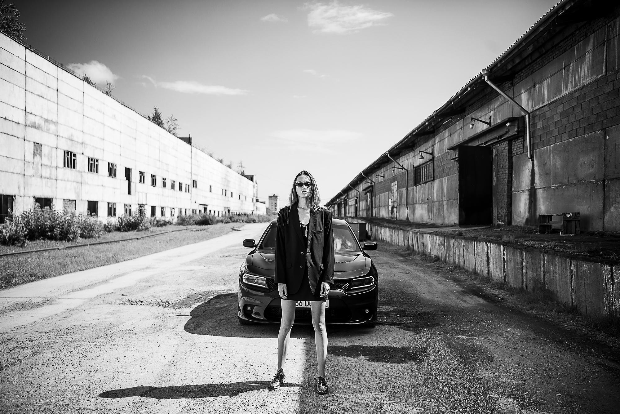 Девушка и машина. Стильные съёмки