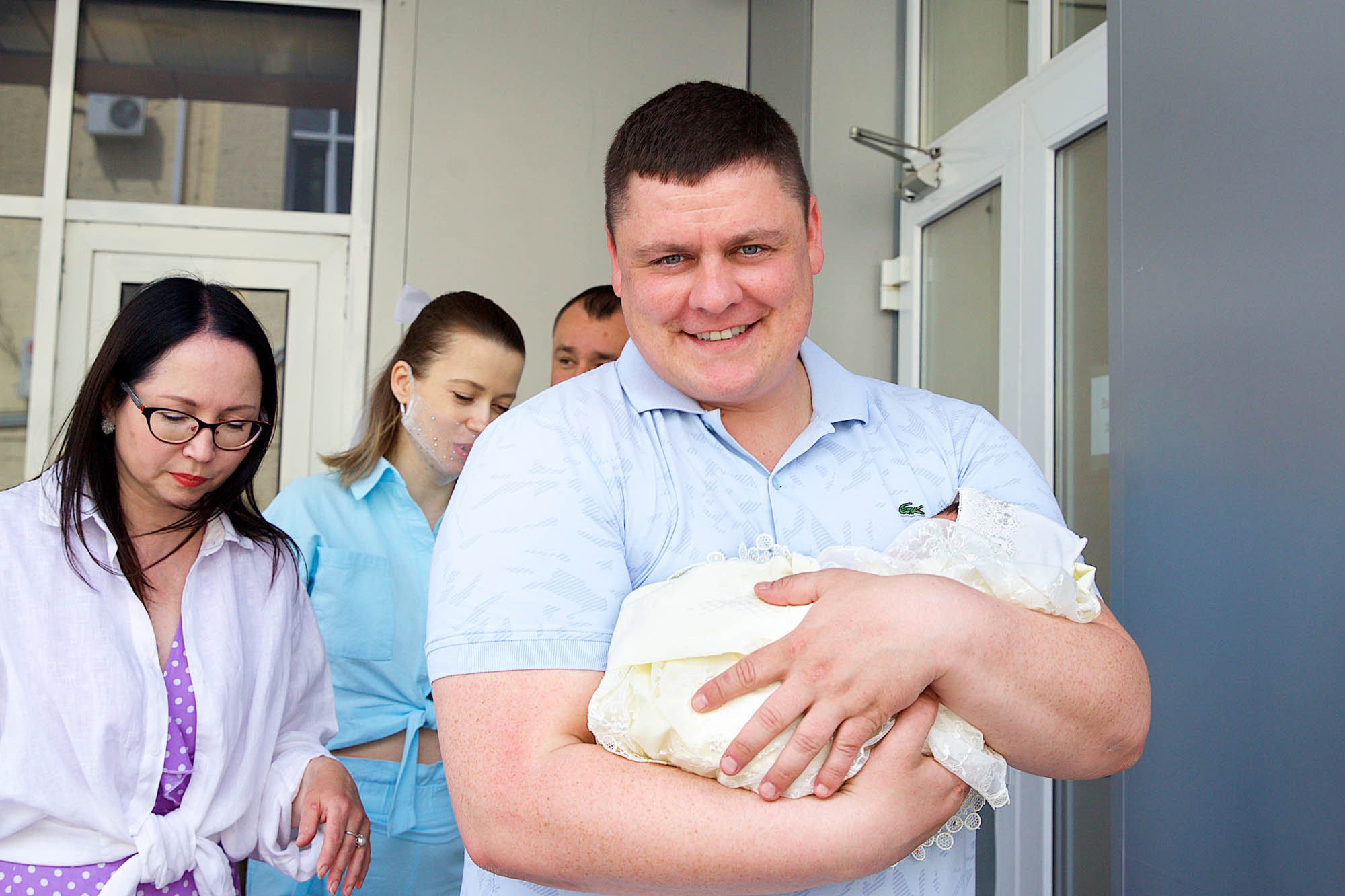 Фото выписка. Детский фотограф новорожденных в Краснодаре Чижова Марина