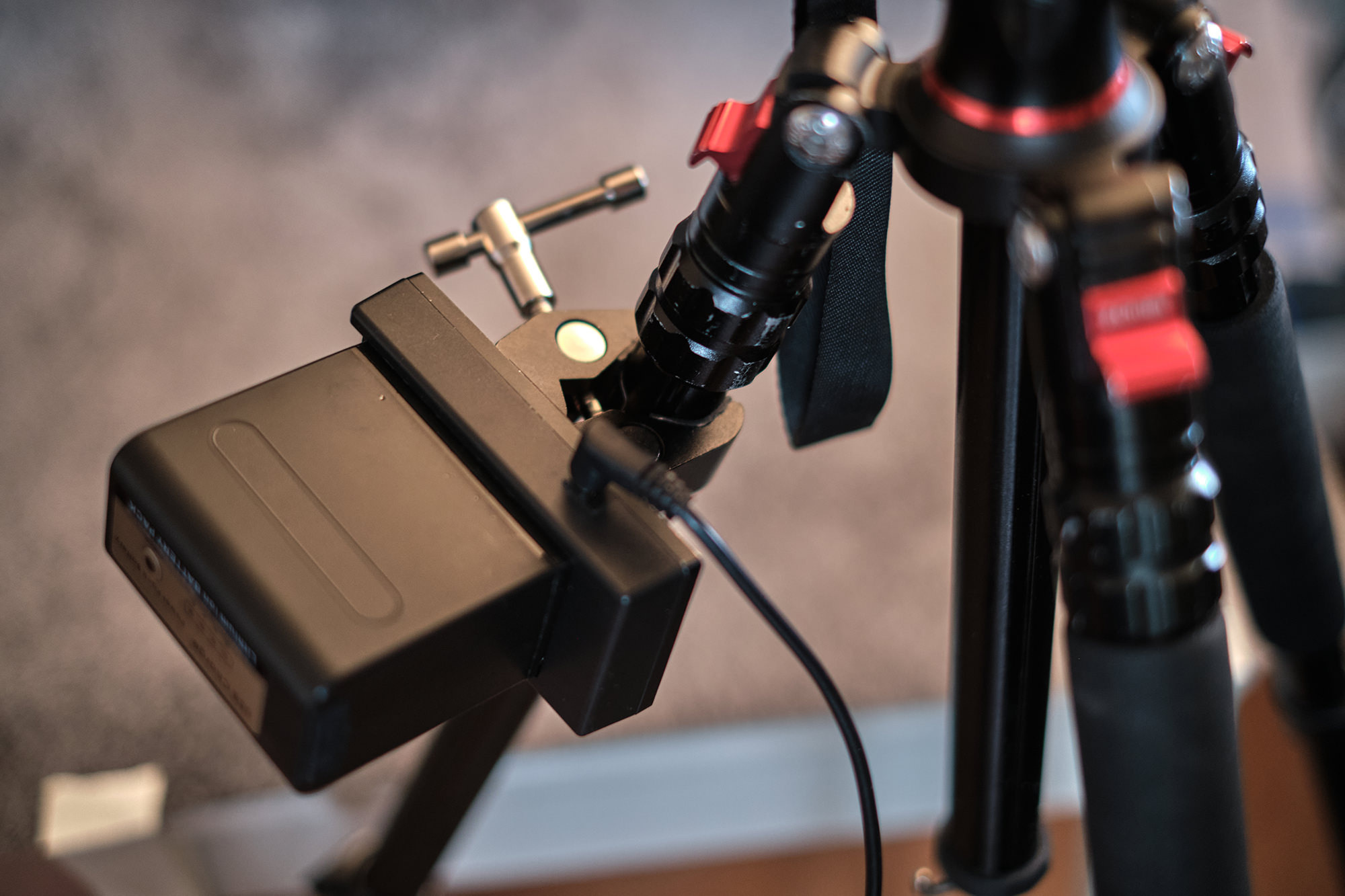 Внешнее питание для камеры. Фотограф Константин Шамин