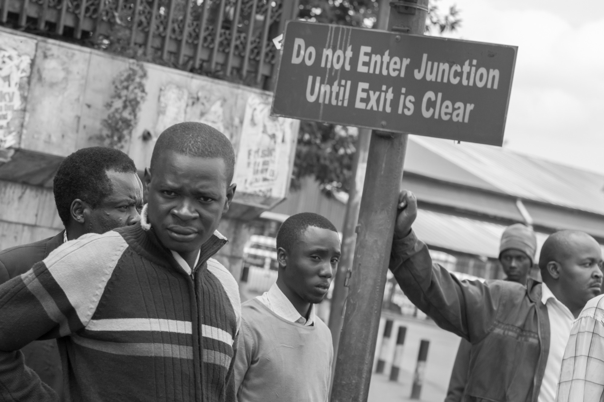 Кения. На обочине дороги. Фотограф Алексей Скоробогатько