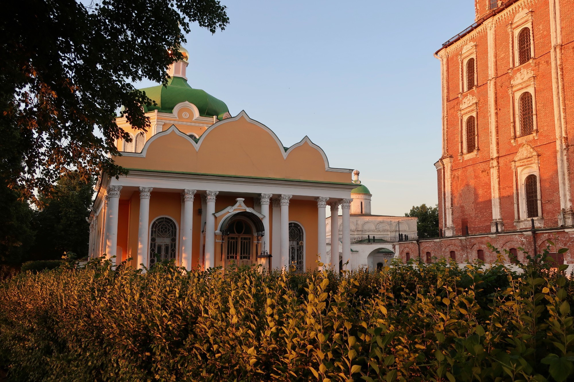 Фотопрогулка по Рязани ч.1: Рязанский кремль, храмы, колокольня. Проект «Фотокладовка»: блог уличной фотографии в формате street photo