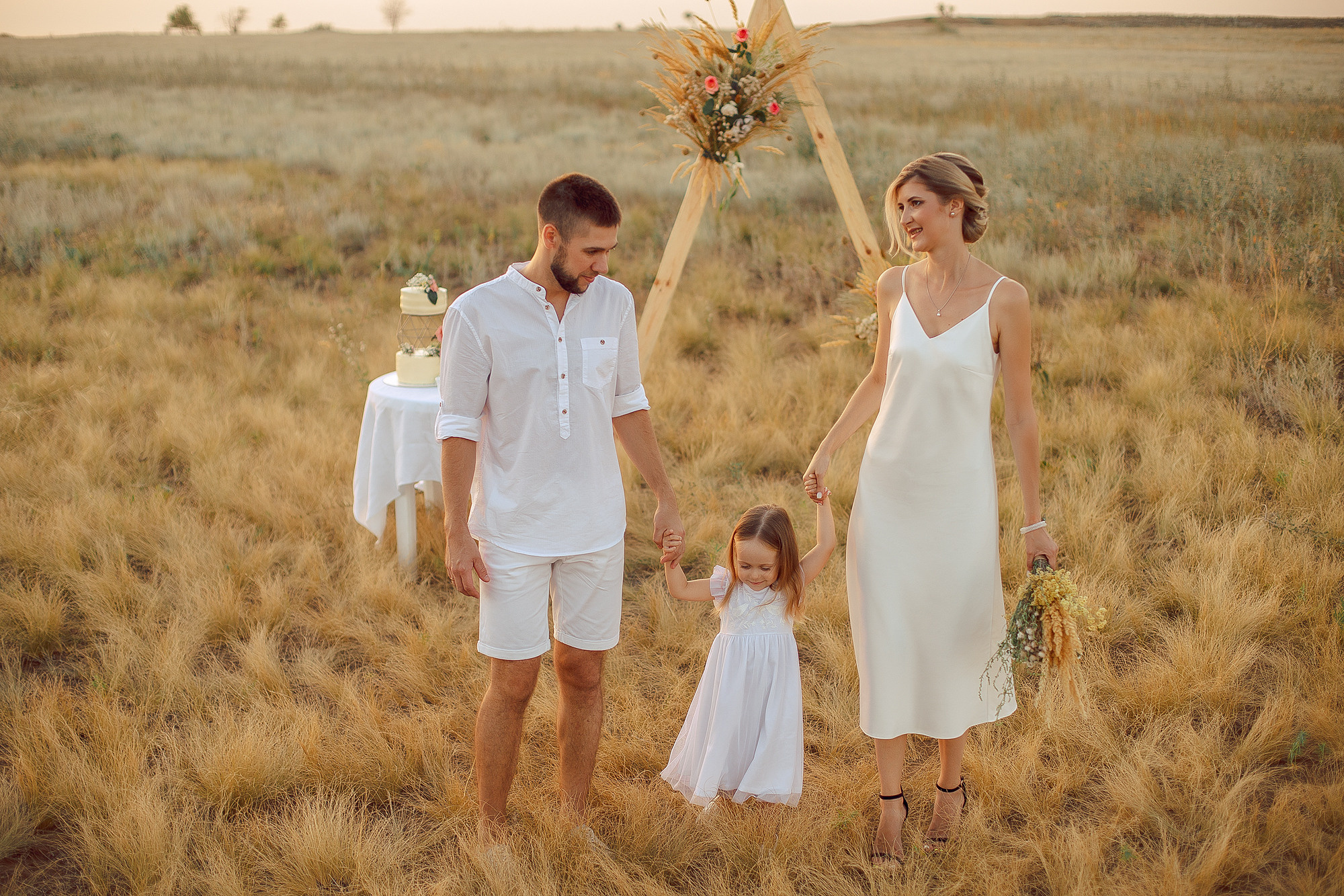 Дорогие друзья, я рада видеть вас на моём сайте!. Семейный и свадебный фотограф в Волгограде Мария Богданова