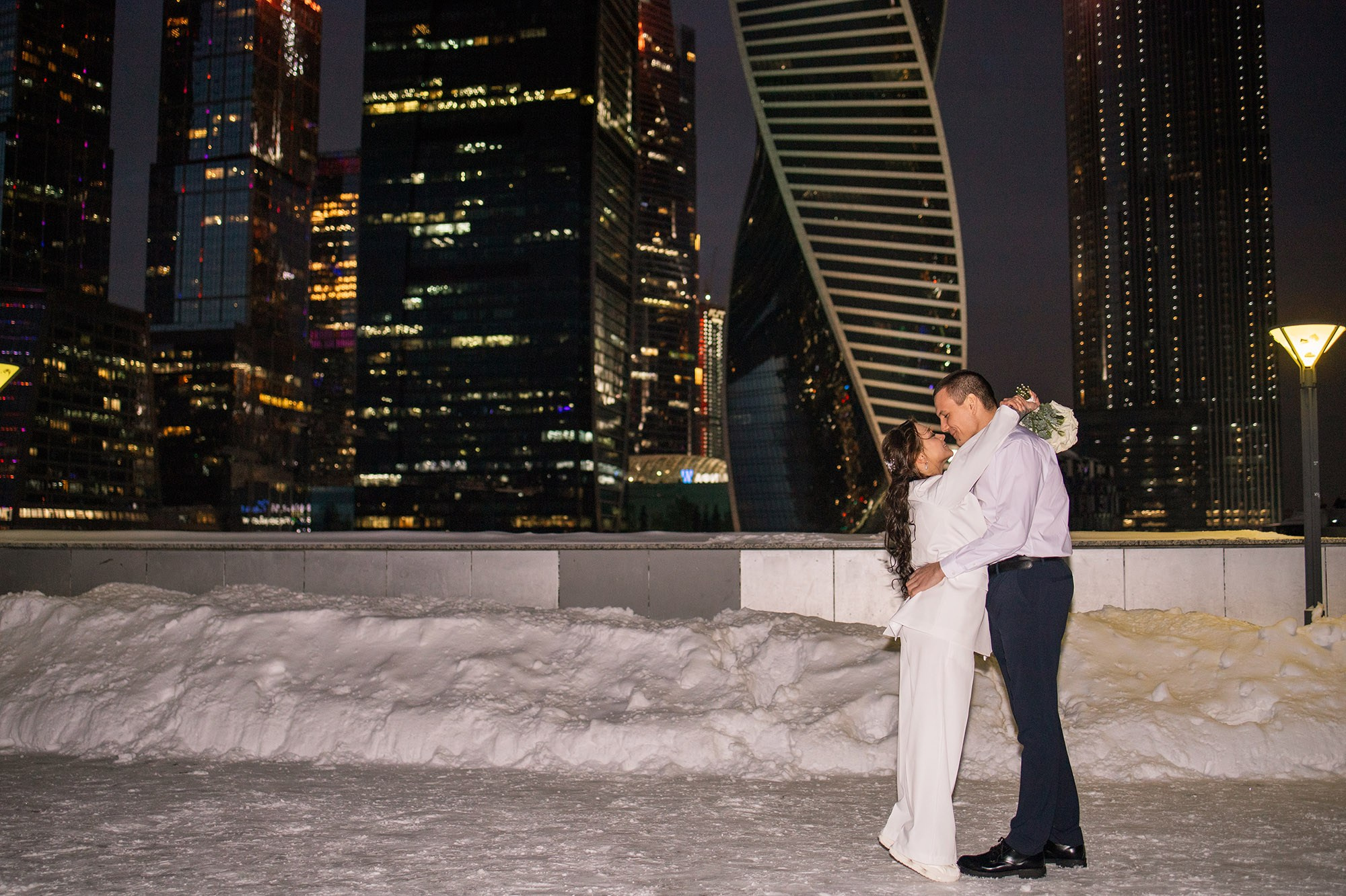 Свадебная прогулка осенью и зимой. Свадебный фотограф в Москве Аля Загирова