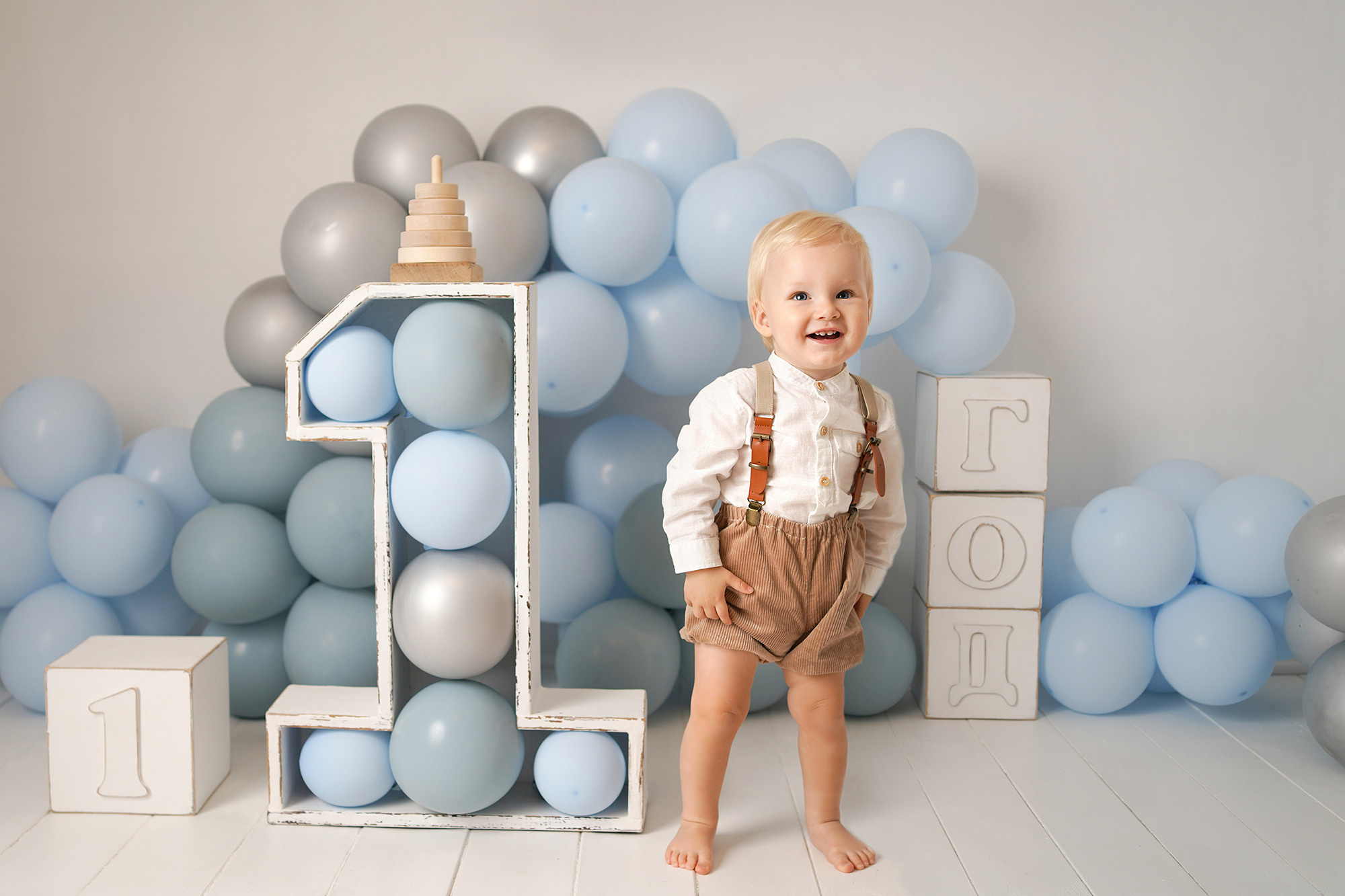 Малыш с родителями приехала на детскую фотосессию «Первый годик»