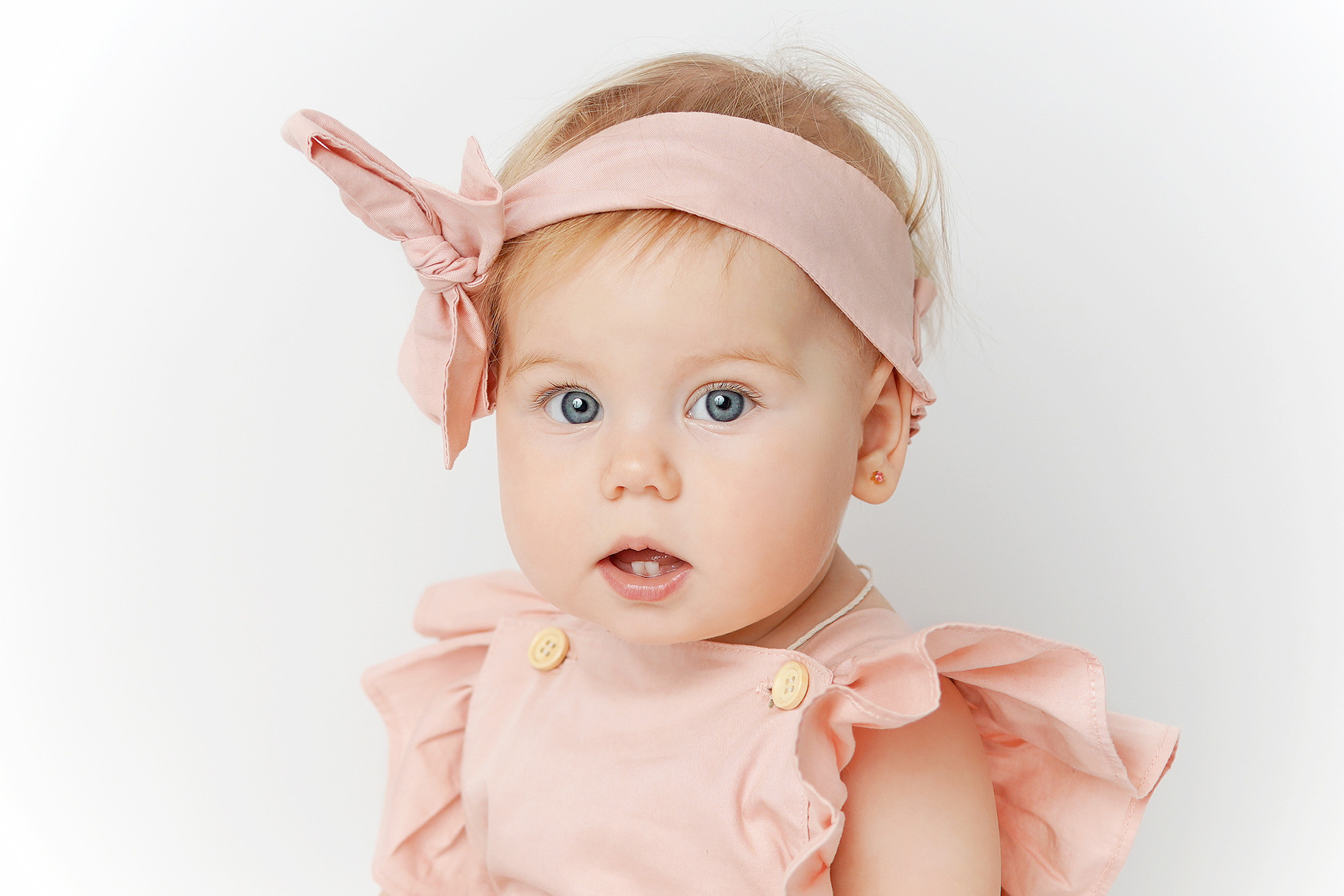 Малышка с родителями приехала ко мне на фотосессию «Первый тортик».