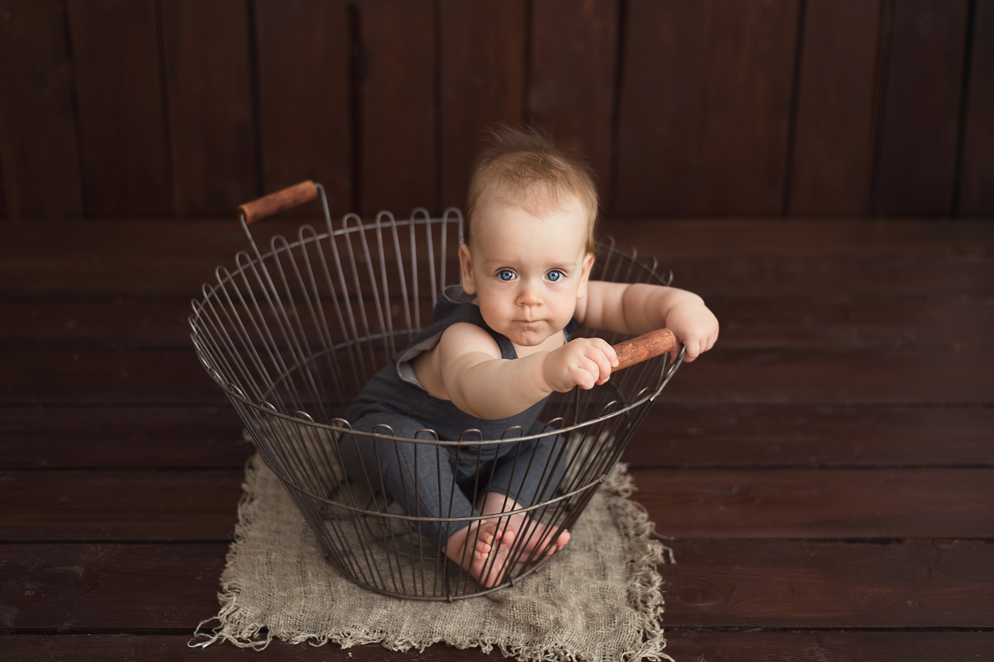 Фотосессия для мальчика в 10 месяцев. Фотограф новорожденных , семейный и  детский фотограф в Пскове Иванова