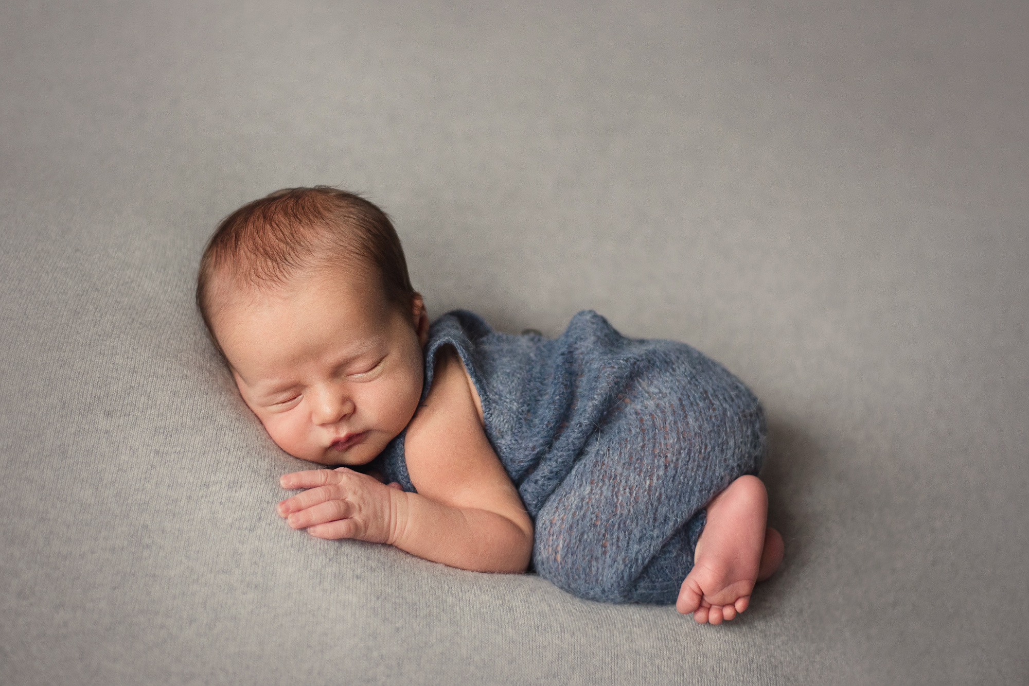 Фотосессия для новорожденного в Пскове. Фотограф новорожденных , семейный и детский фотограф в Пскове Иванова