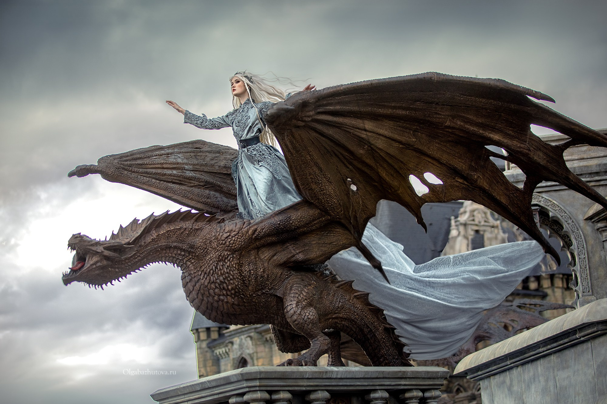 Фотосессия с драконом на драконе замок Гарибальди