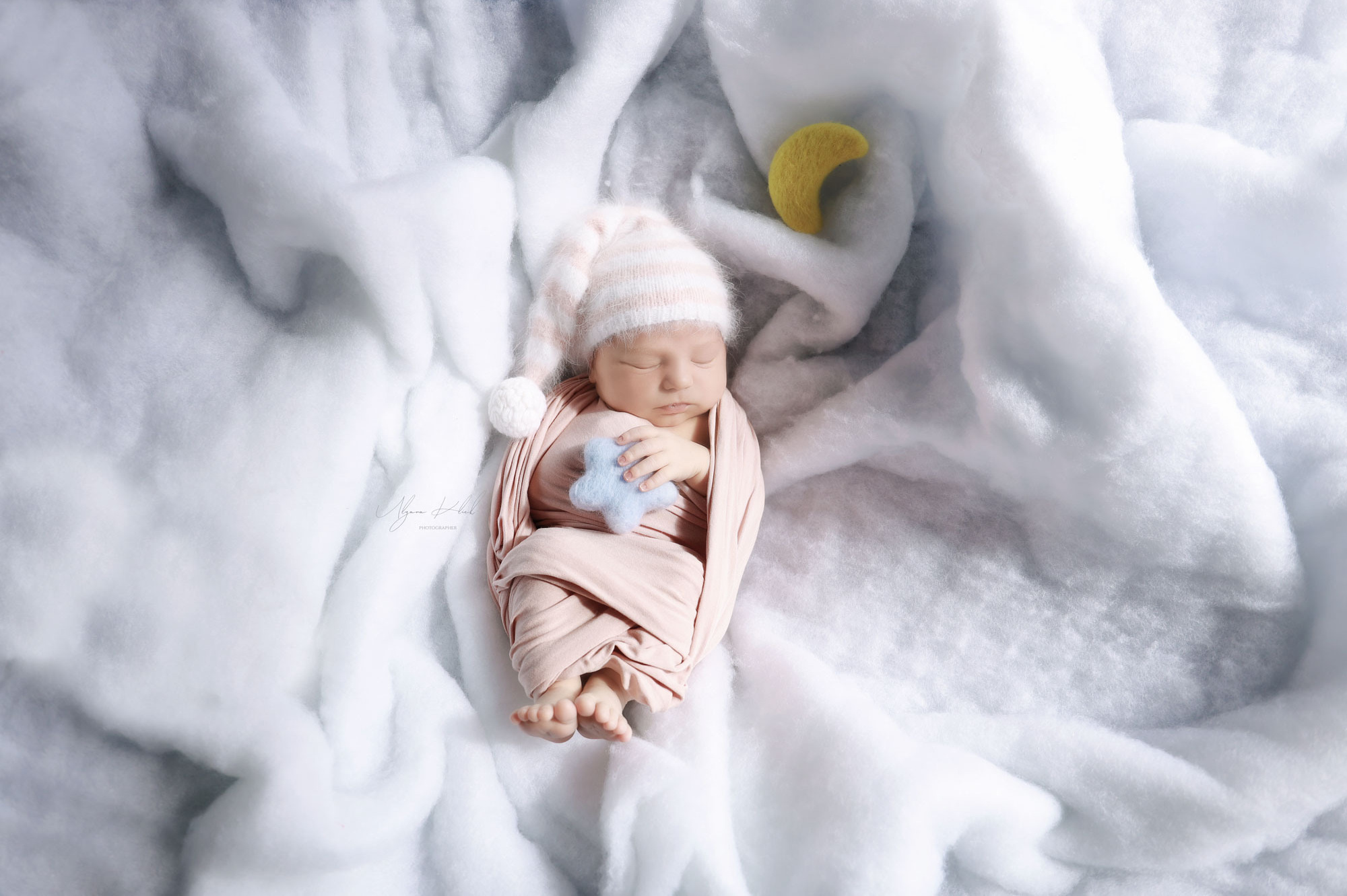 Колики на съёмке. Фотограф беременности, новорожденных и детей до года в Астане