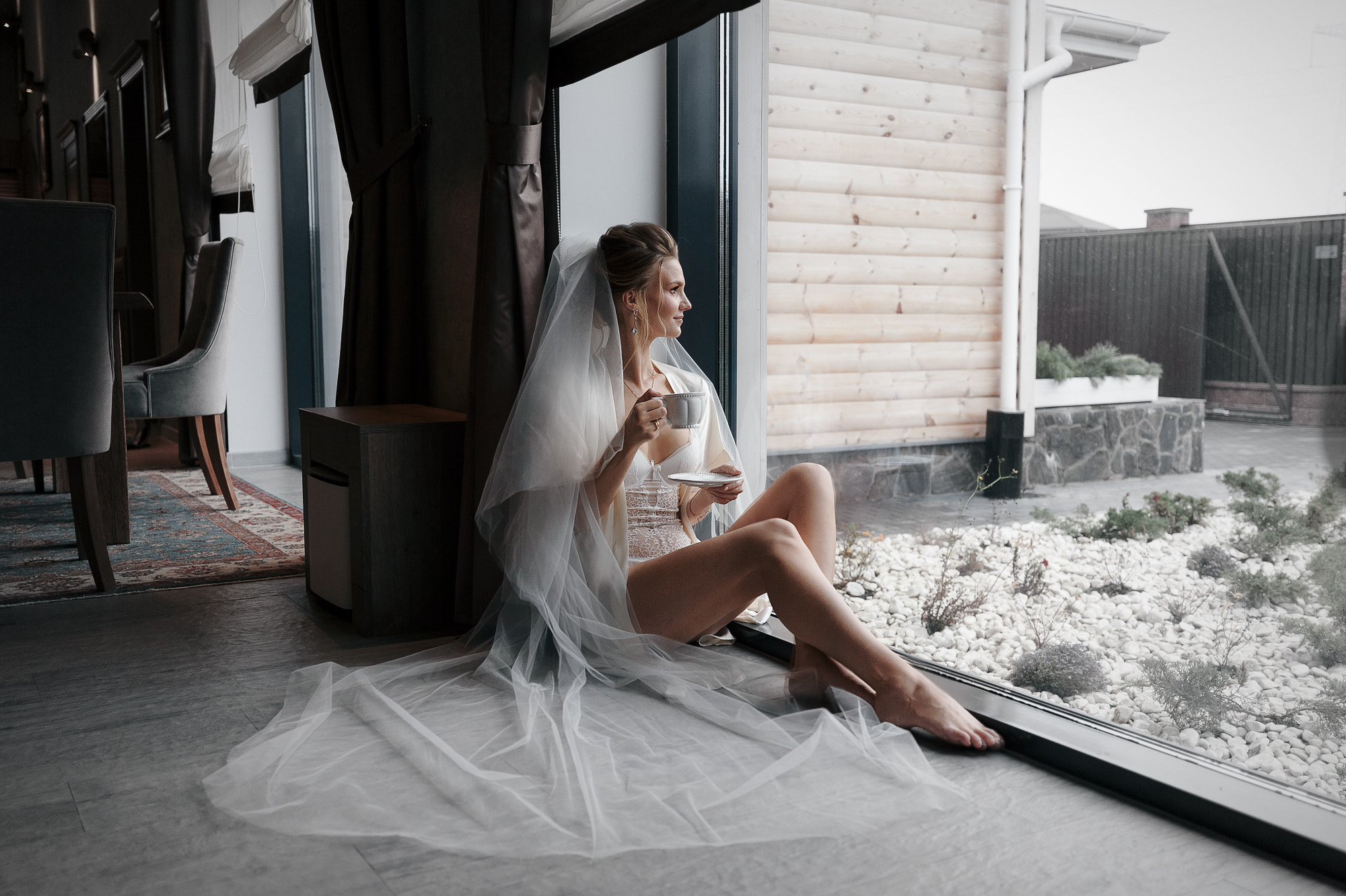 Стильная свадебная фотосессия в элитном коттедже