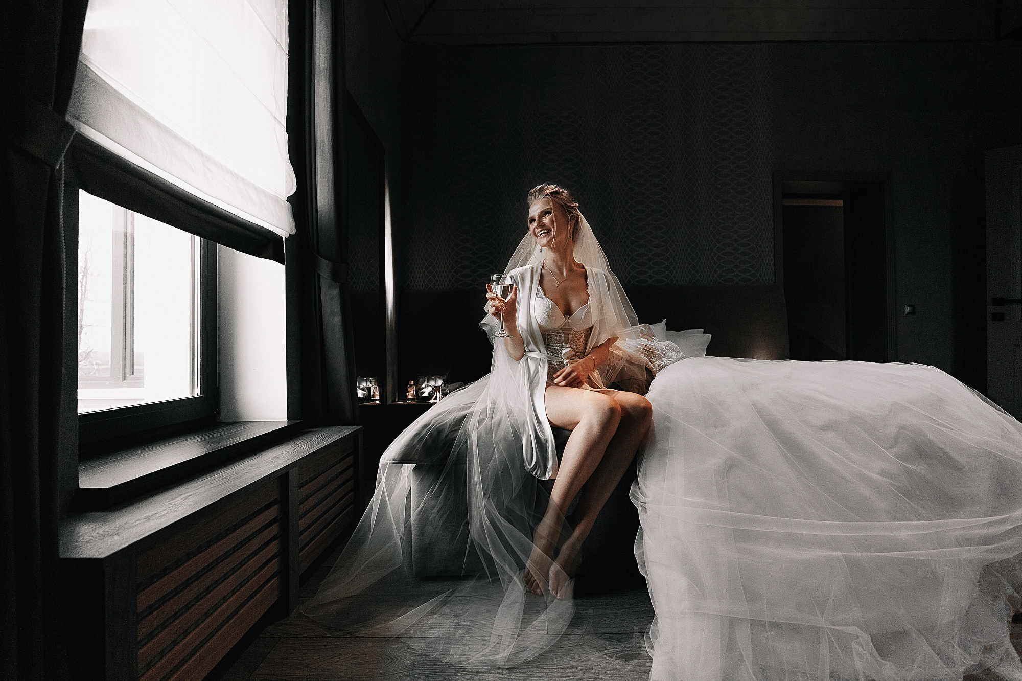 Стильная свадебная фотосессия в элитном коттедже