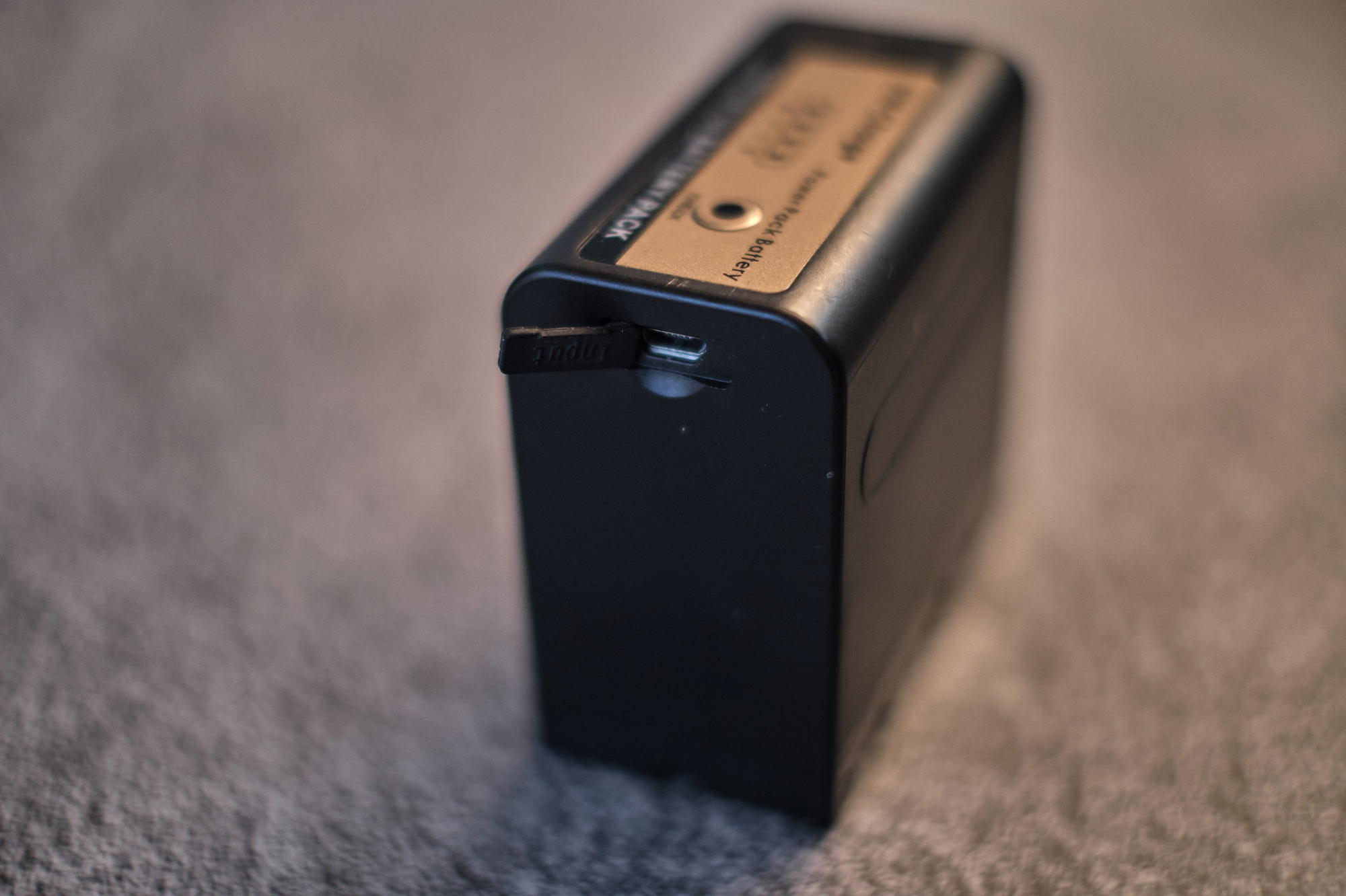 Внешнее питание для камеры. Фотограф Константин Шамин