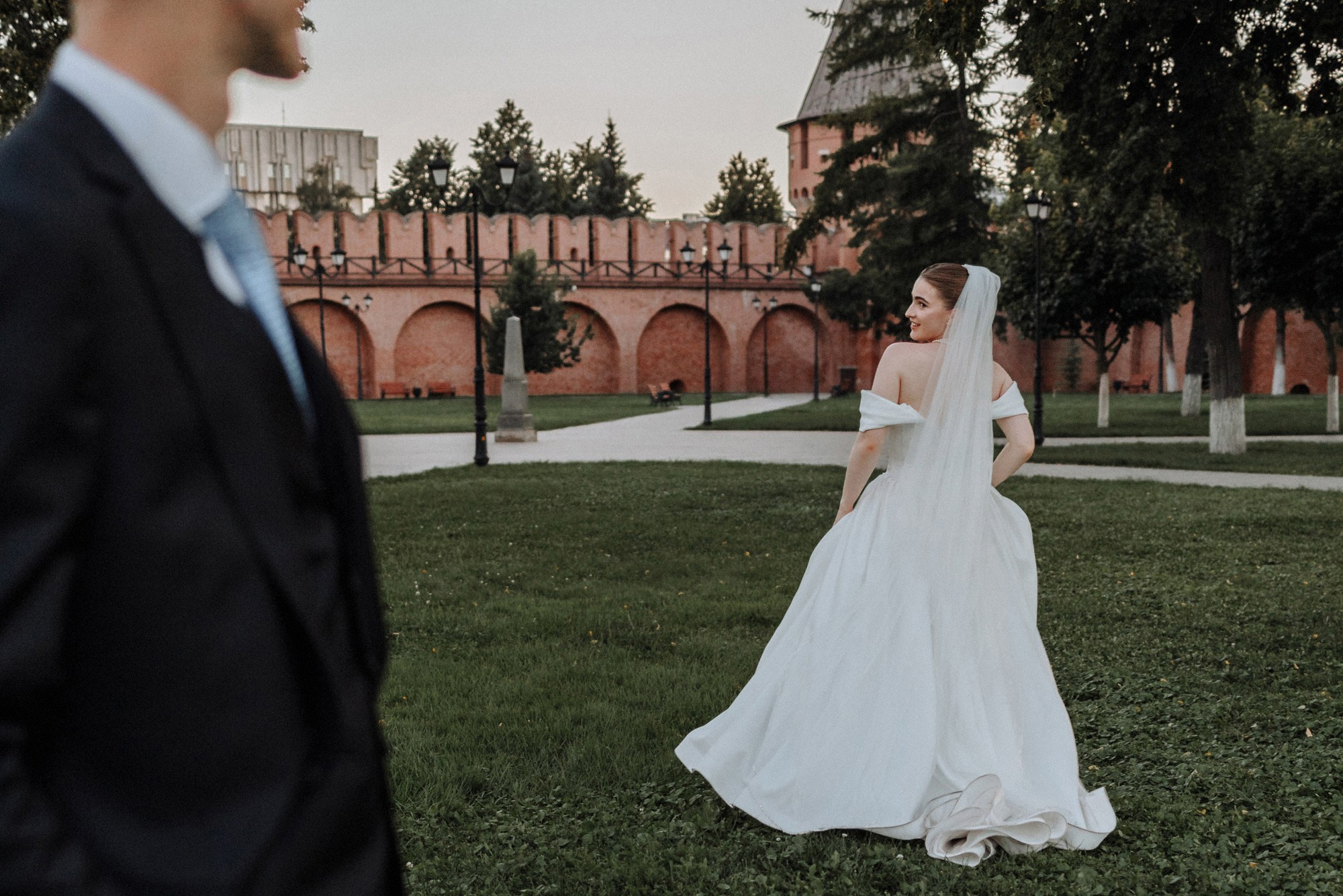 Свадебным парам. Свадебный репортажный семейный фотограф