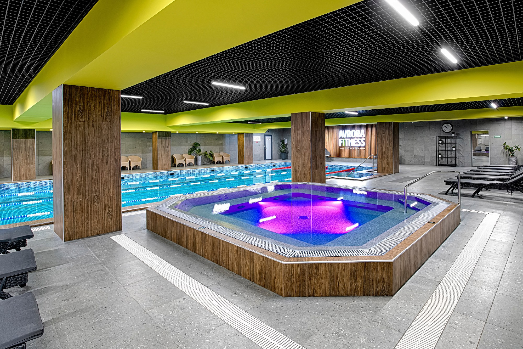 фото бассейна фитнес отель аврора