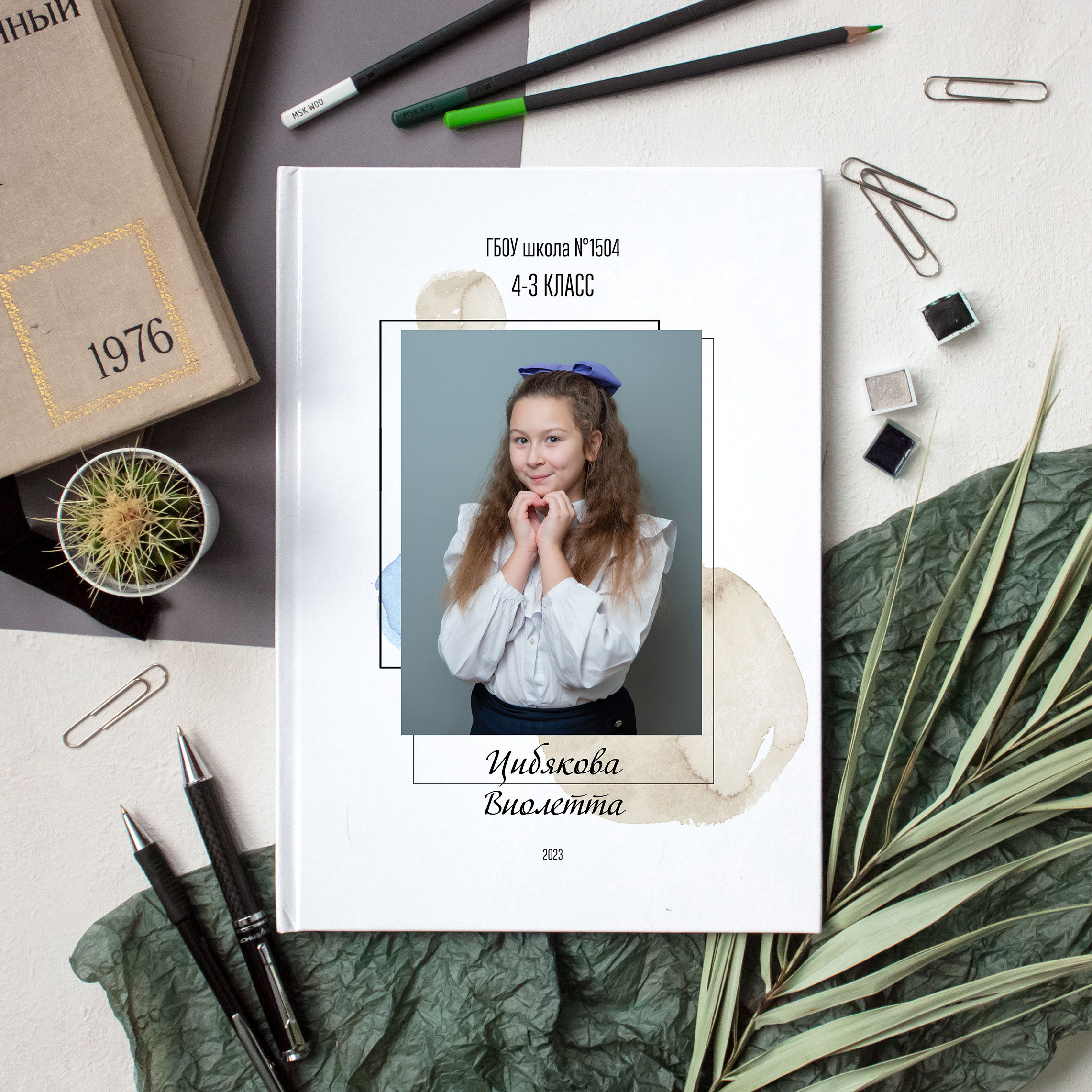 Дизайны выпускных книг  для школы. Семейный и детский фотограф в Москве Роксана Давлятерова