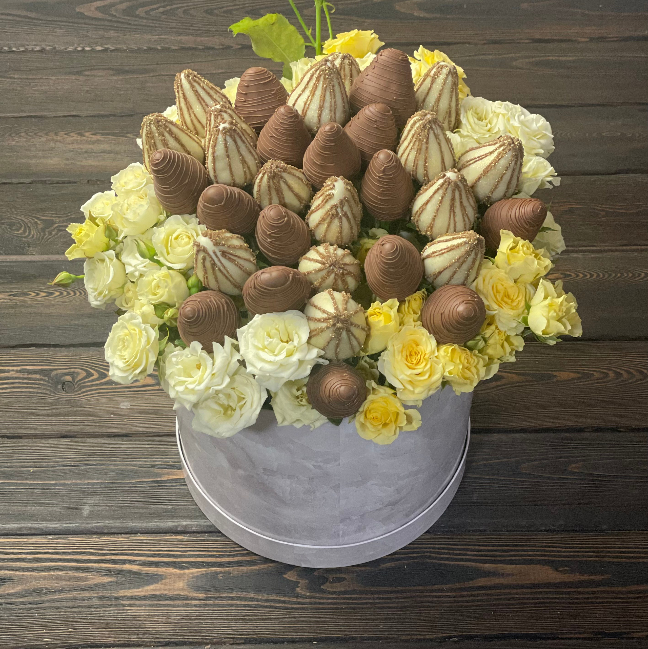 Композиции с цветами. Клубника в шоколаде в Сургуте