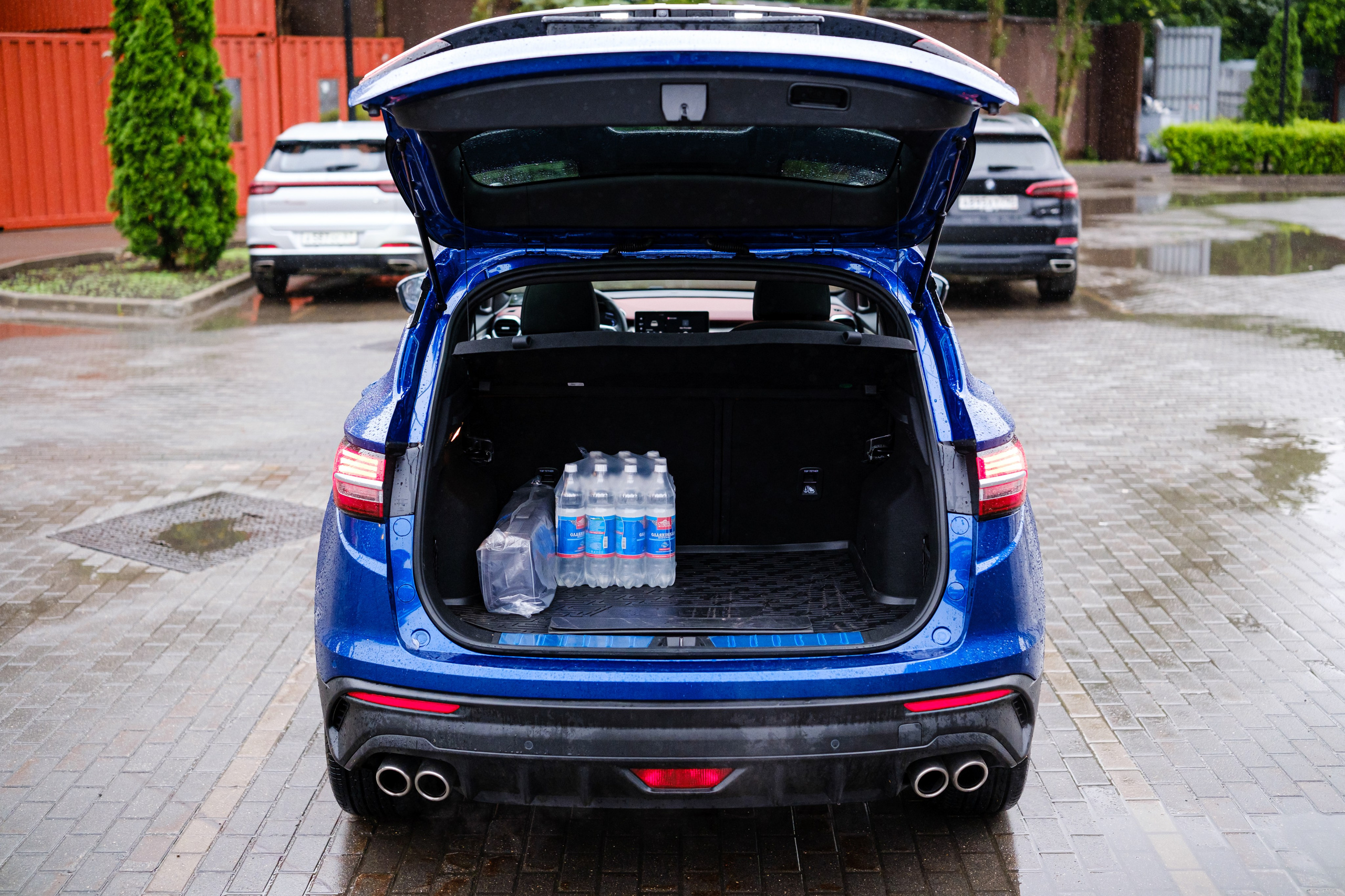 Belgee X50 — твой яркий акцент в сером потоке. Сайт фотографа Дмитрия Батенёва