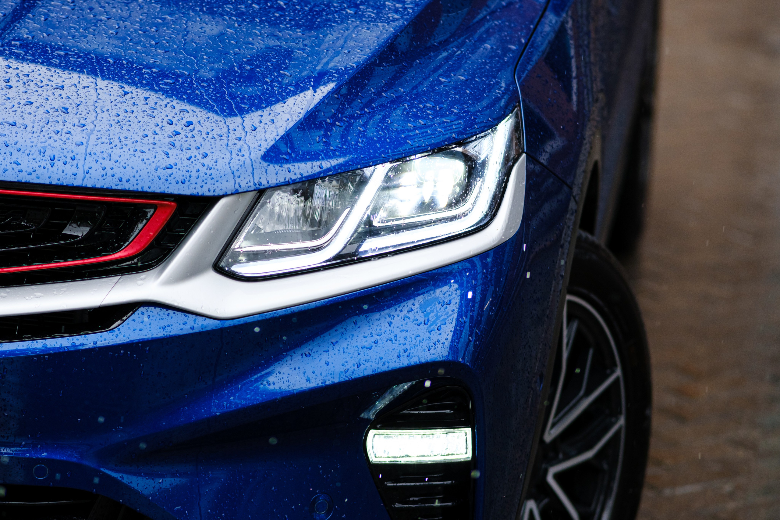 Belgee X50 — твой яркий акцент в сером потоке. Сайт фотографа Дмитрия Батенёва