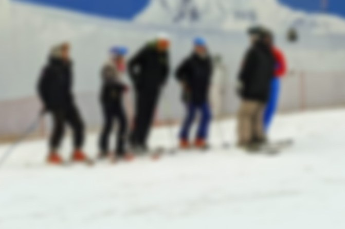 Групповые занятие по горным лыжам