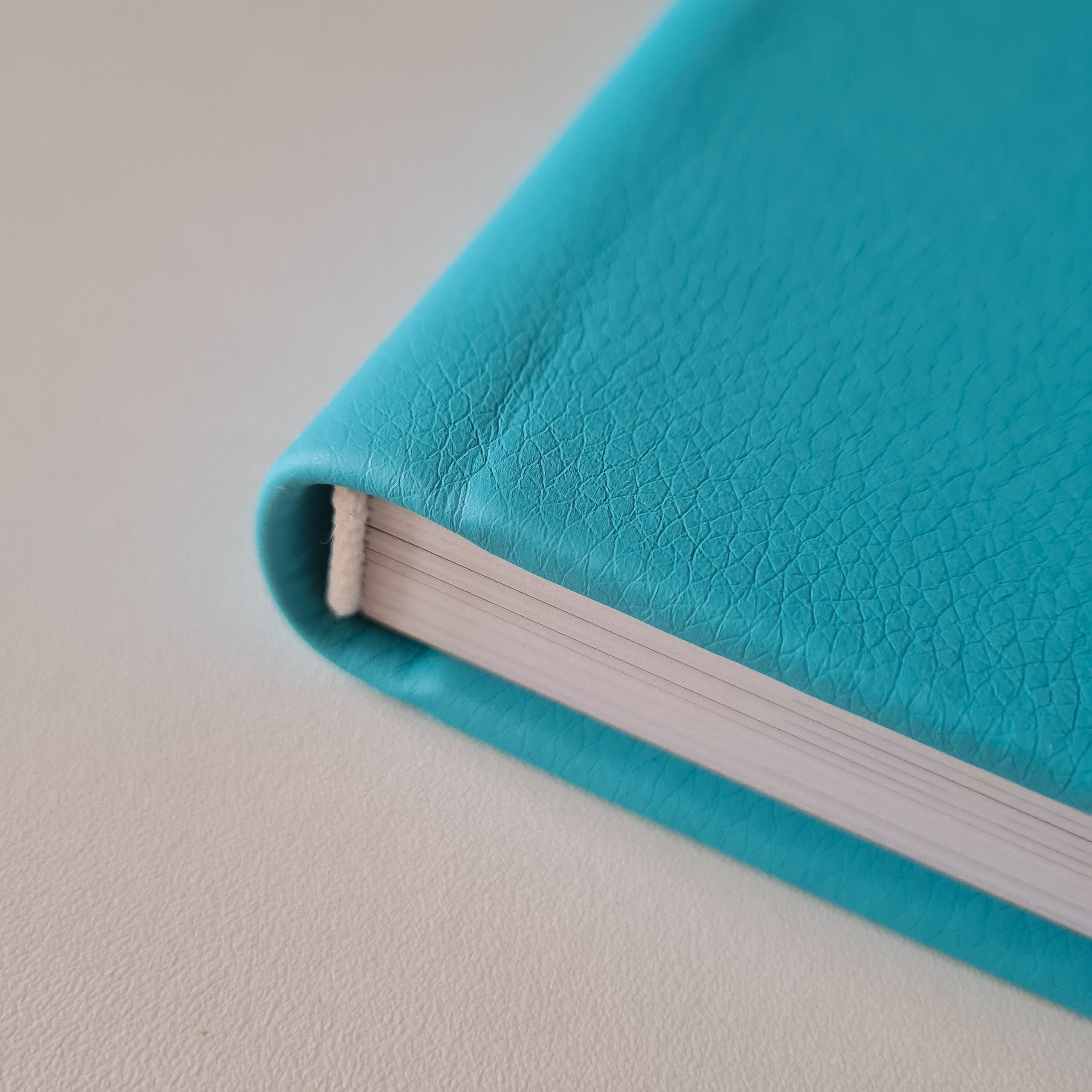 Свадебная фотокнига и семейная фотокнига. Свадебный фотограф в Санкт-Петербурге Венера Ахметова