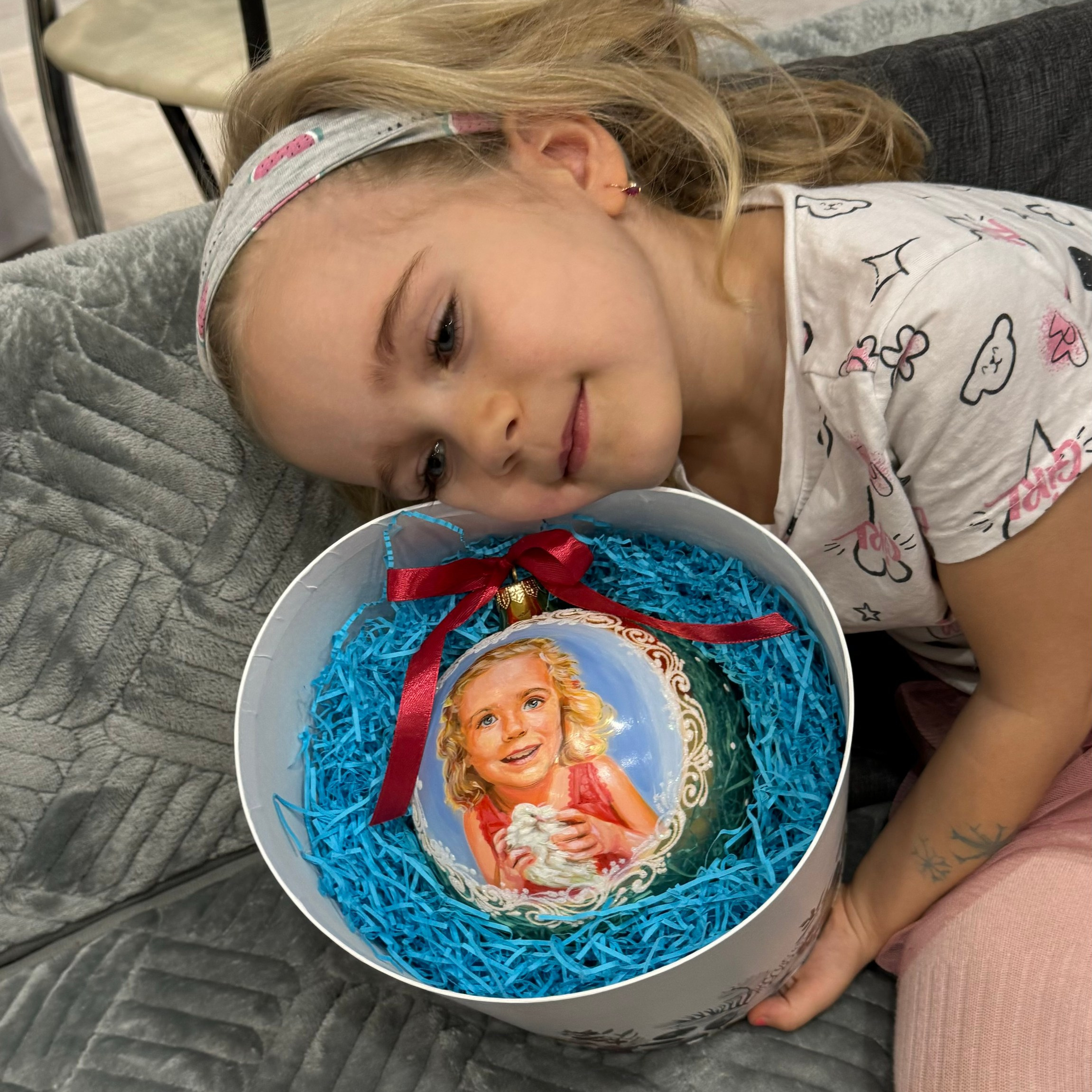 Портфолио — портреты. Художественная ручная роспись елочных шаров, корпоративные подарки и восковые аромасвечи