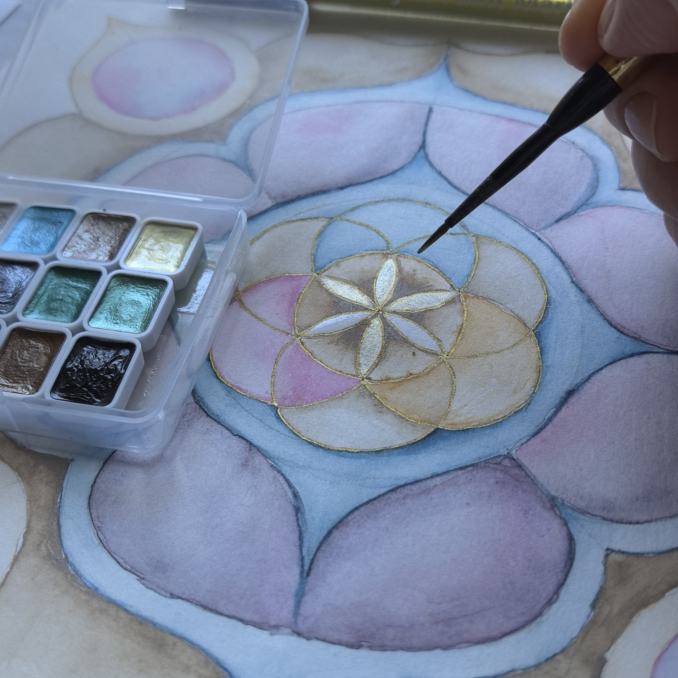 Мандала на тарелочке. Мандала в подарок. Мандала на стекле. Мандалы на холсте. Мастер-класс. Акварельные краски. Мандалы. Создание мандал.