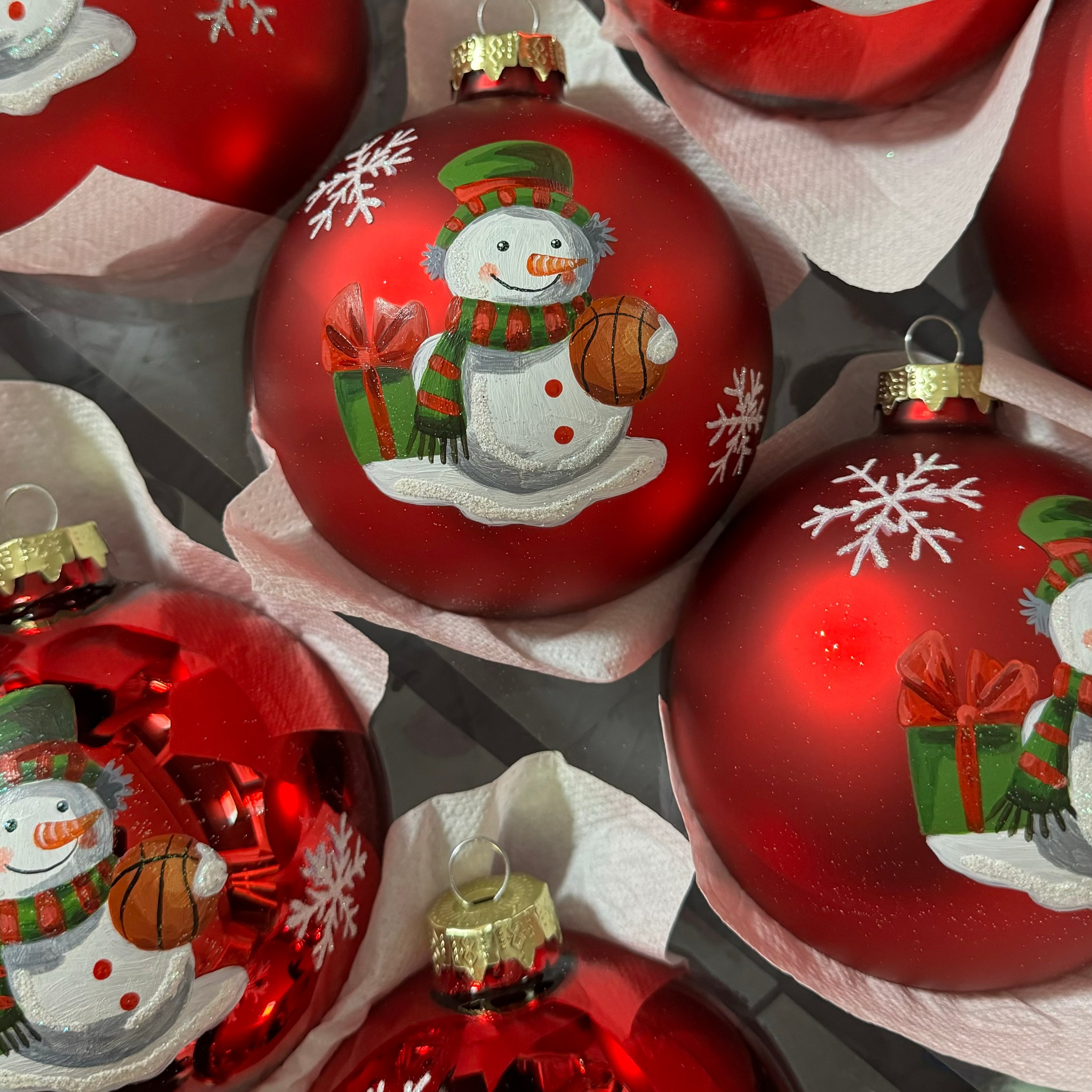 Портфолио — Локомотив. Художественная ручная роспись елочных шаров, корпоративные подарки и восковые аромасвечи