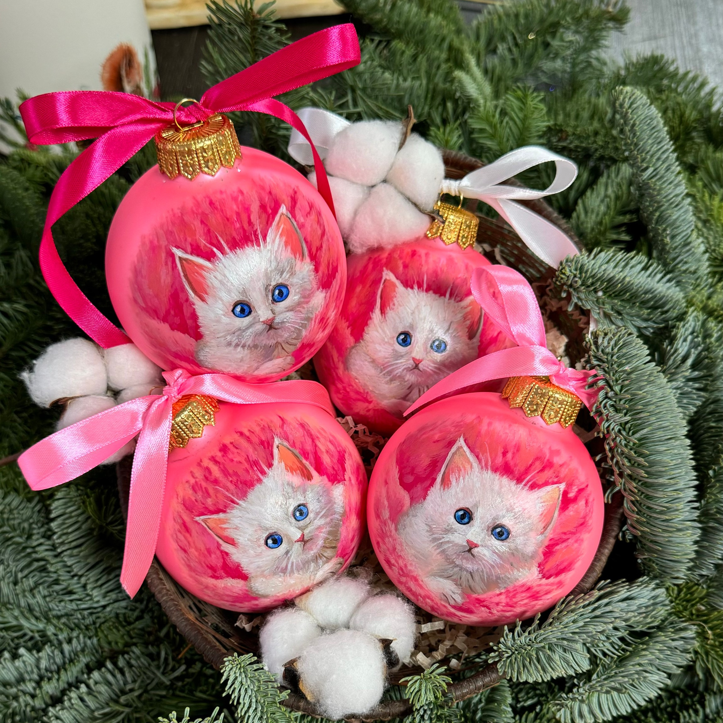 Магазин ёлочных шаров с ручной художественной росписью. Художественная ручная роспись елочных шаров, корпоративные подарки и восковые аромасвечи