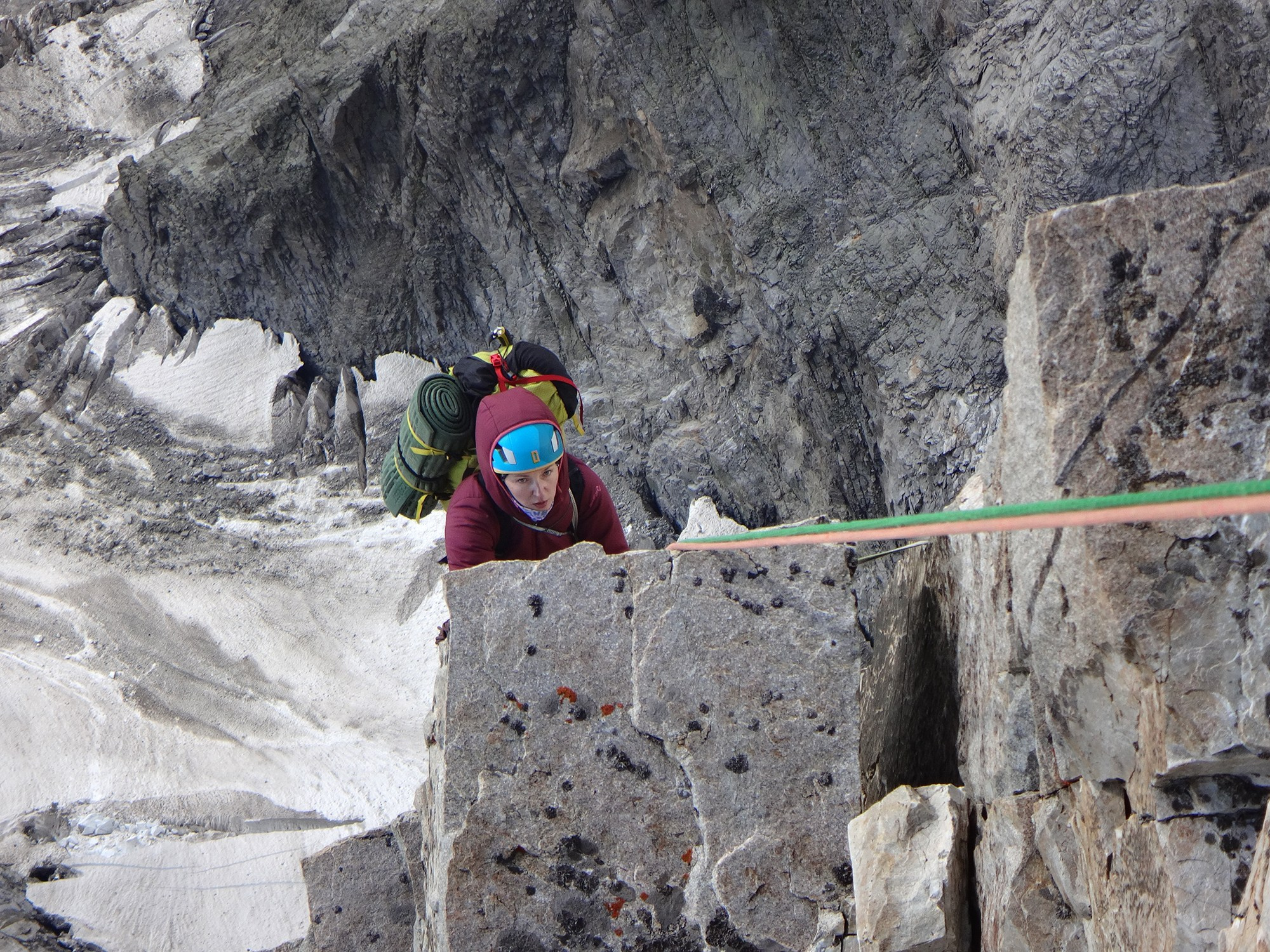 ЮЗ стена вершины Ушба Южная, маршрут Мышляева 6А. Премия Стальной Ангел