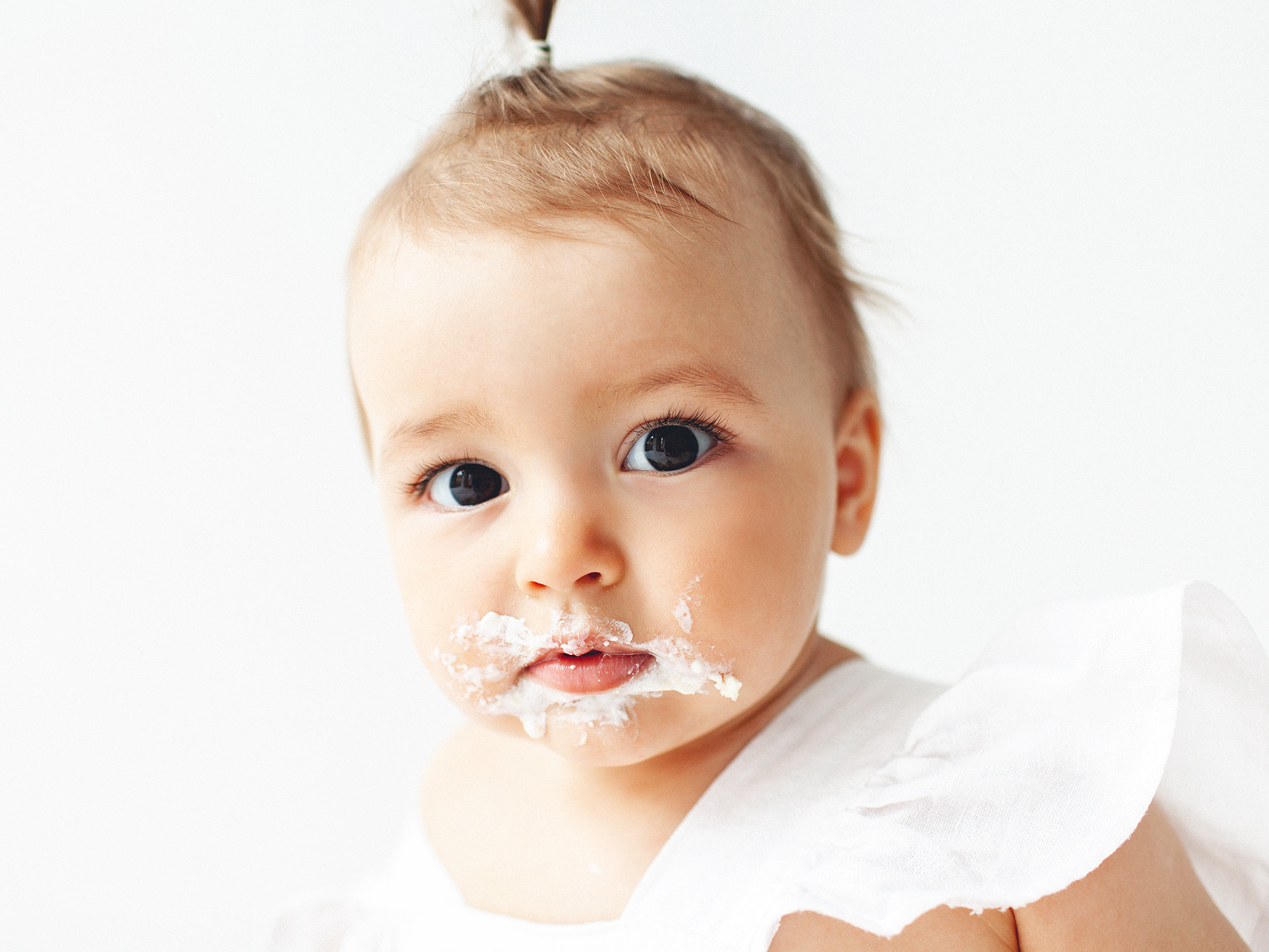 Фотосъёмка «Первый тортик» в маленькой белой студии в Самаре. Детский фотограф в Самаре