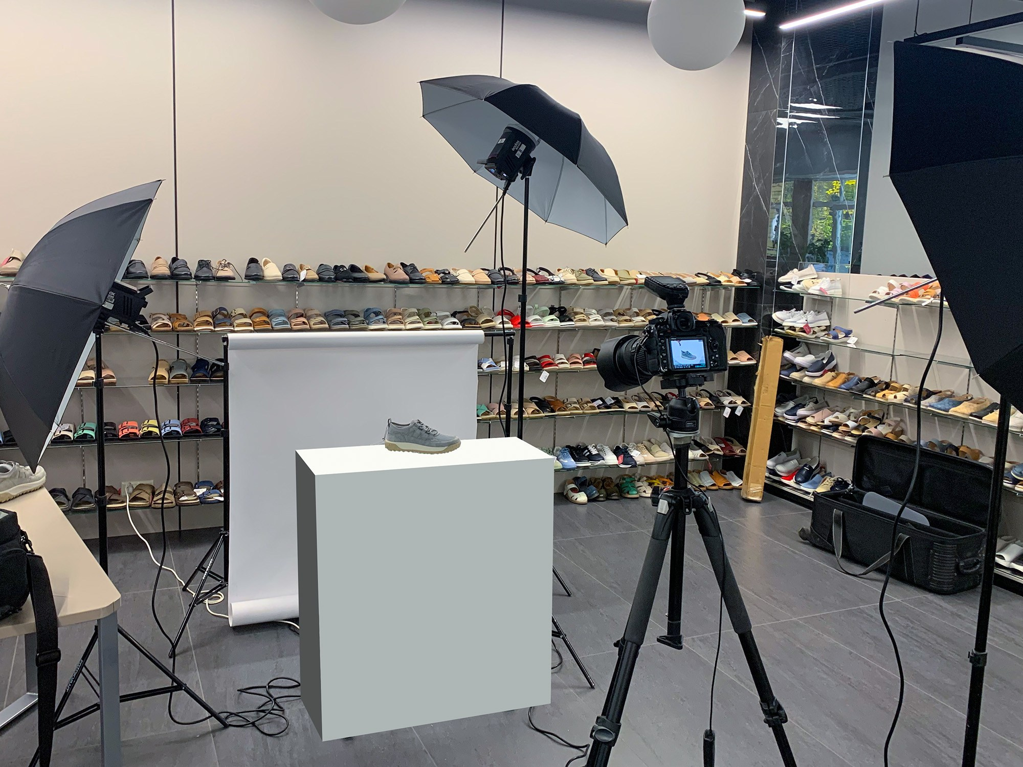 Фотосъёмка обуви в офисе у клиента