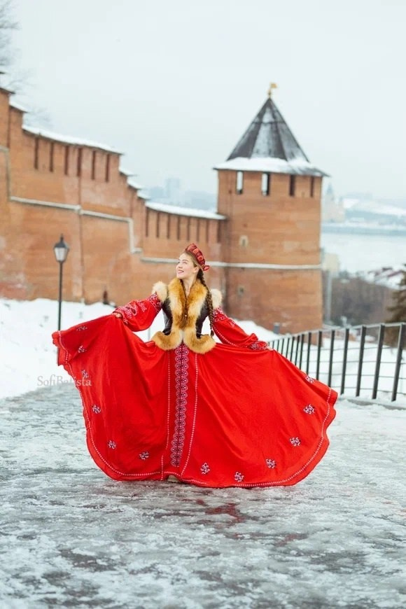 Современная славянская и русская одежда с традиционной вышивкой. Русская и славянская одежда. Современна русская одежда