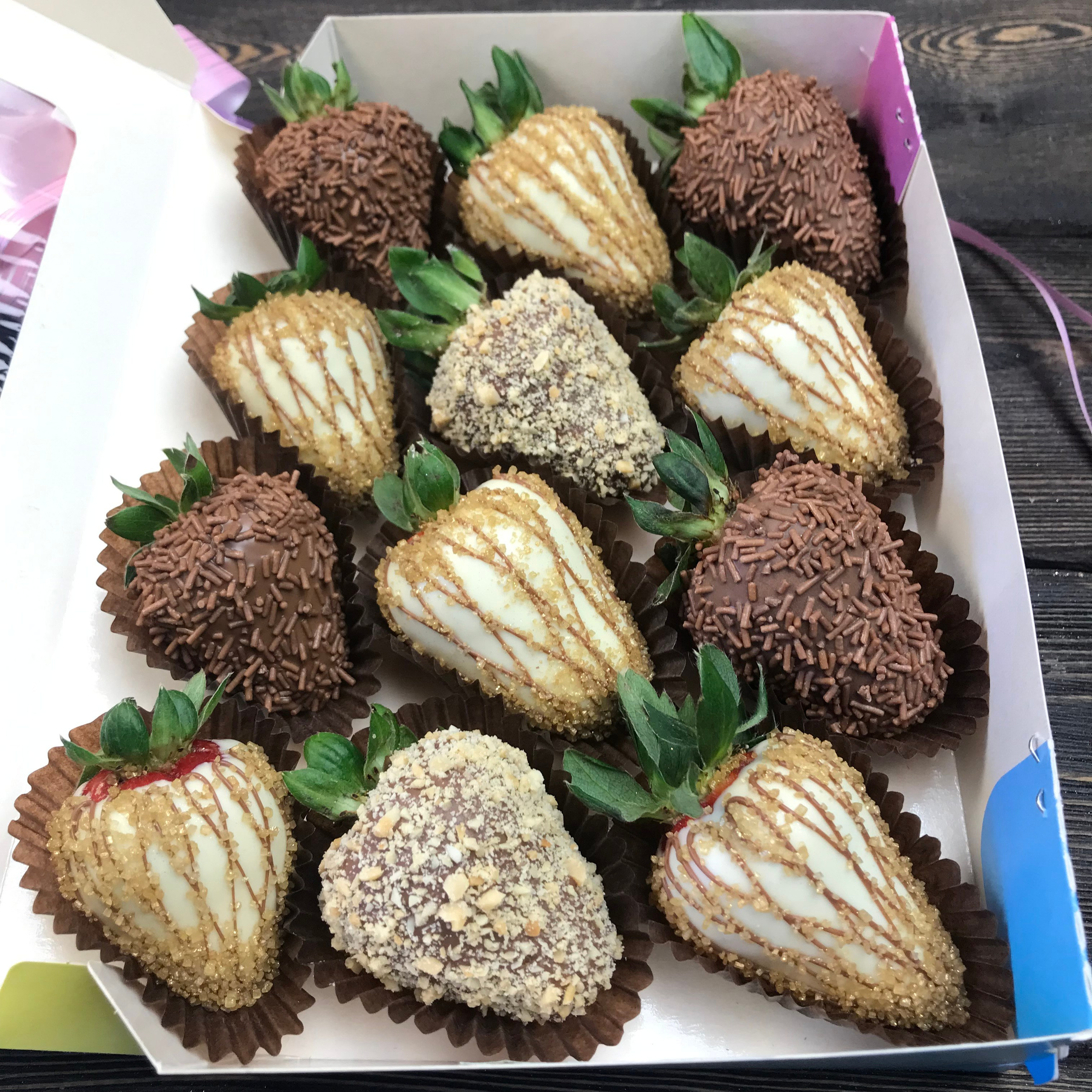 Наборы из клубники в шоколаде Сургут. Клубника в шоколаде в Сургуте