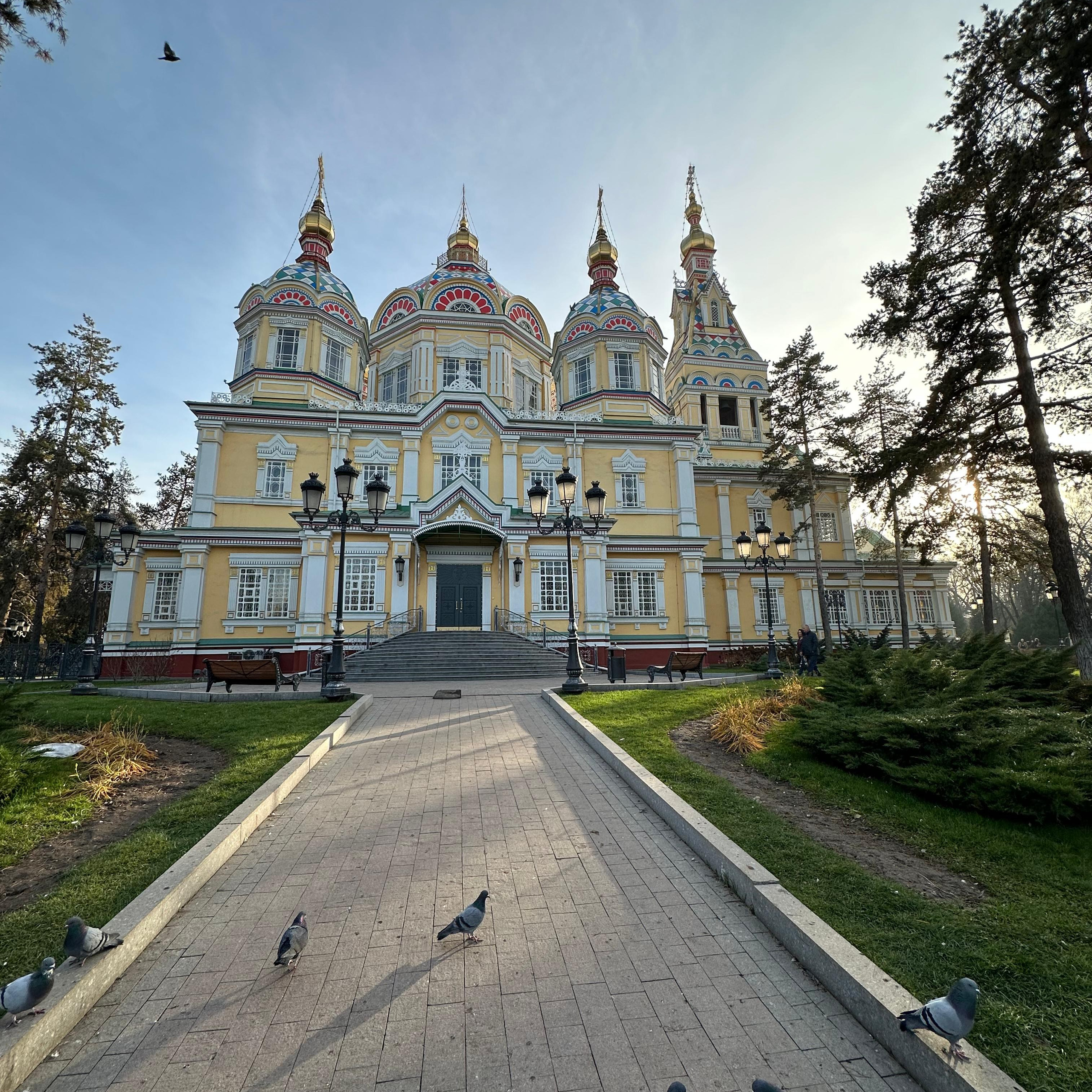 Памятник Виктору Цою в Алматы — место памяти и городской культуры