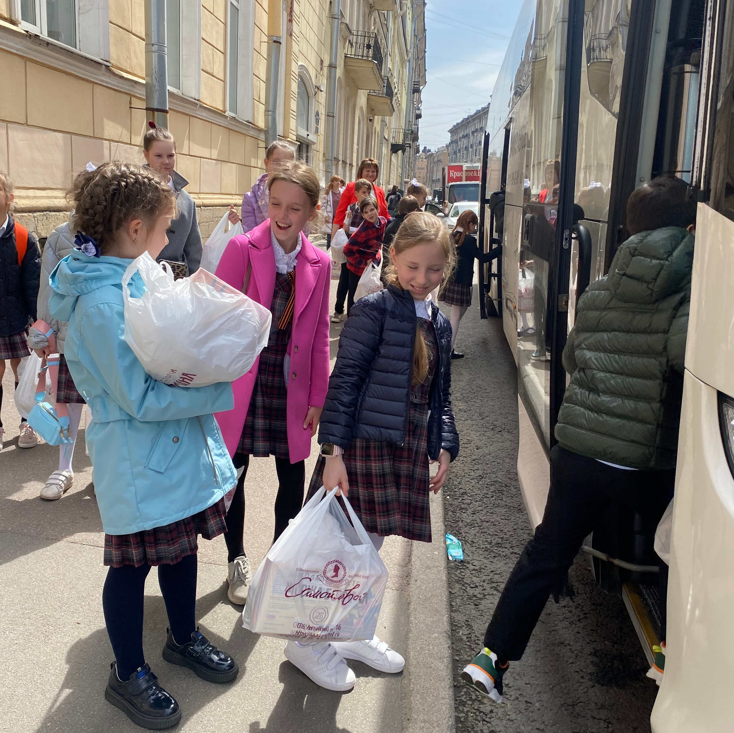 Групповой трансфер. Экскурсия на кондитерскую фабрику в Санкт-Петербурге