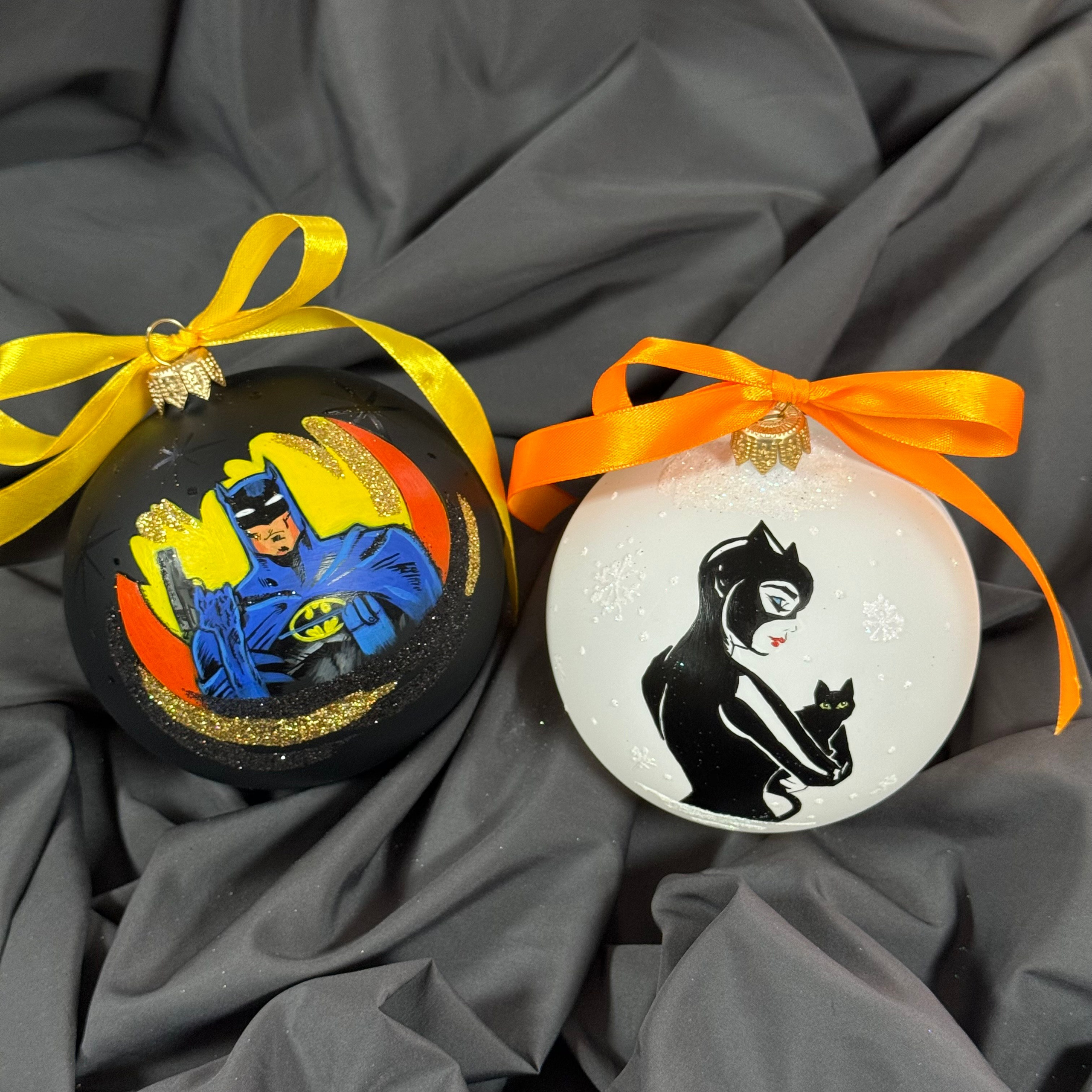 ArtSHARm- наше портфолио по ёлочным шарам с ручной росписью. Художественная ручная роспись елочных шаров, корпоративные подарки и восковые аромасвечи