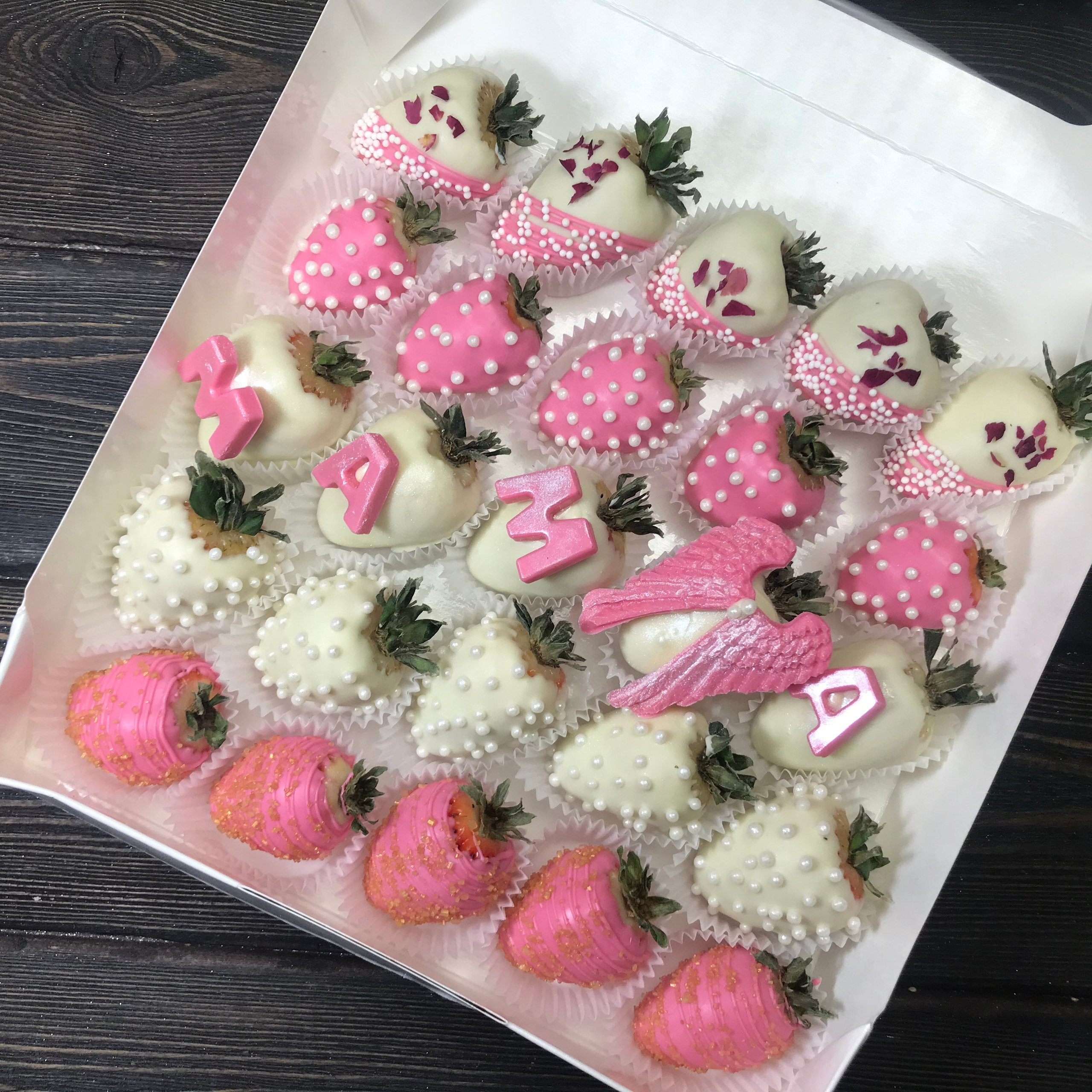 Наборы из клубники в шоколаде Сургут. Клубника в шоколаде в Сургуте