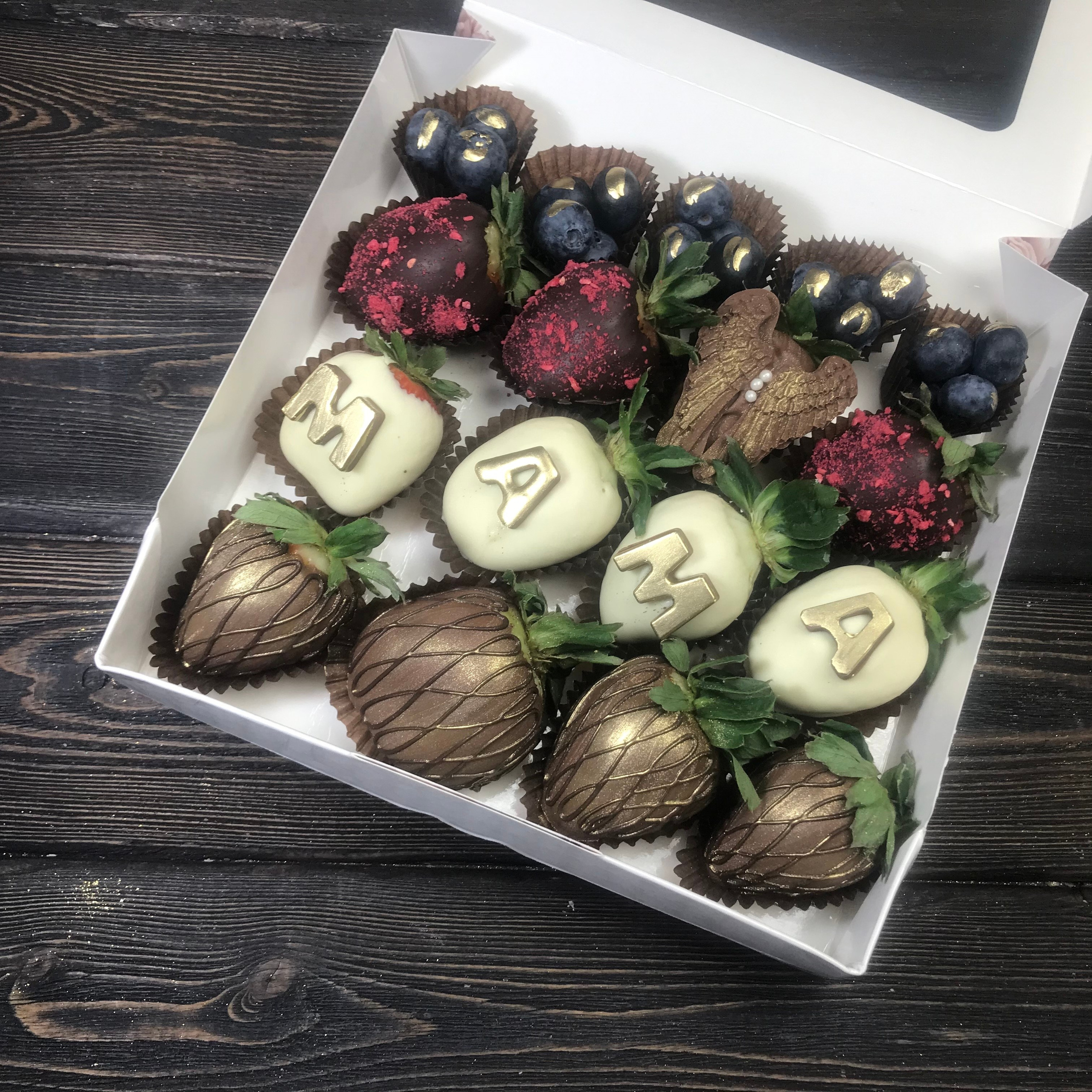 Наборы из клубники в шоколаде Сургут. Клубника в шоколаде в Сургуте