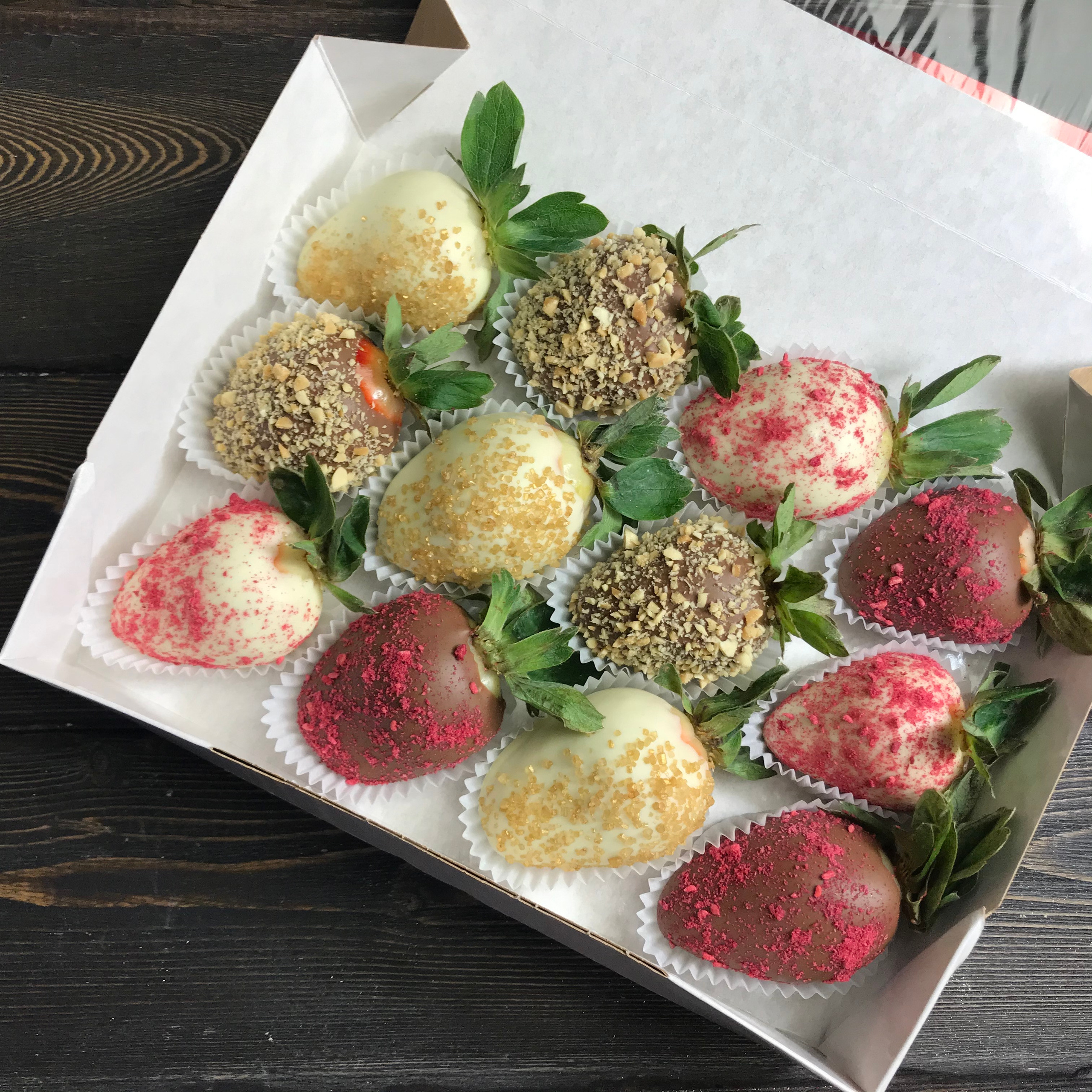 Наборы из клубники в шоколаде Сургут. Клубника в шоколаде в Сургуте