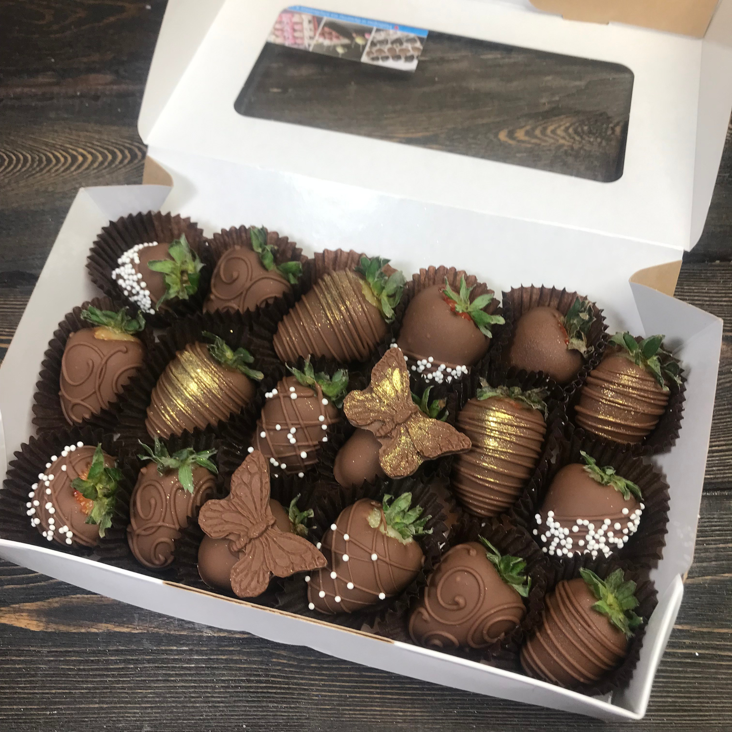 Наборы из клубники в шоколаде Сургут. Клубника в шоколаде в Сургуте