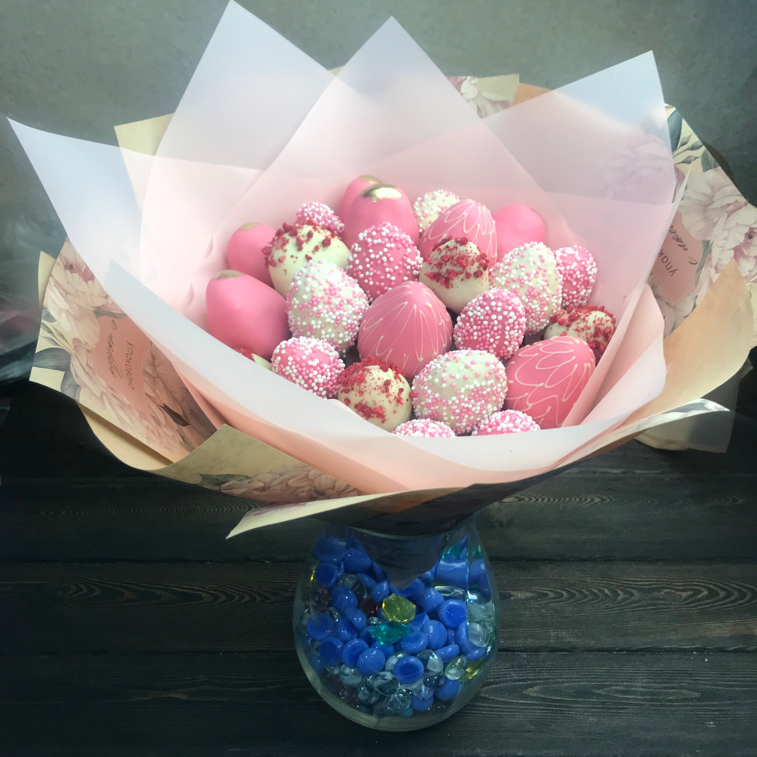 Букеты из клубники Сургут. Клубника в шоколаде в Сургуте