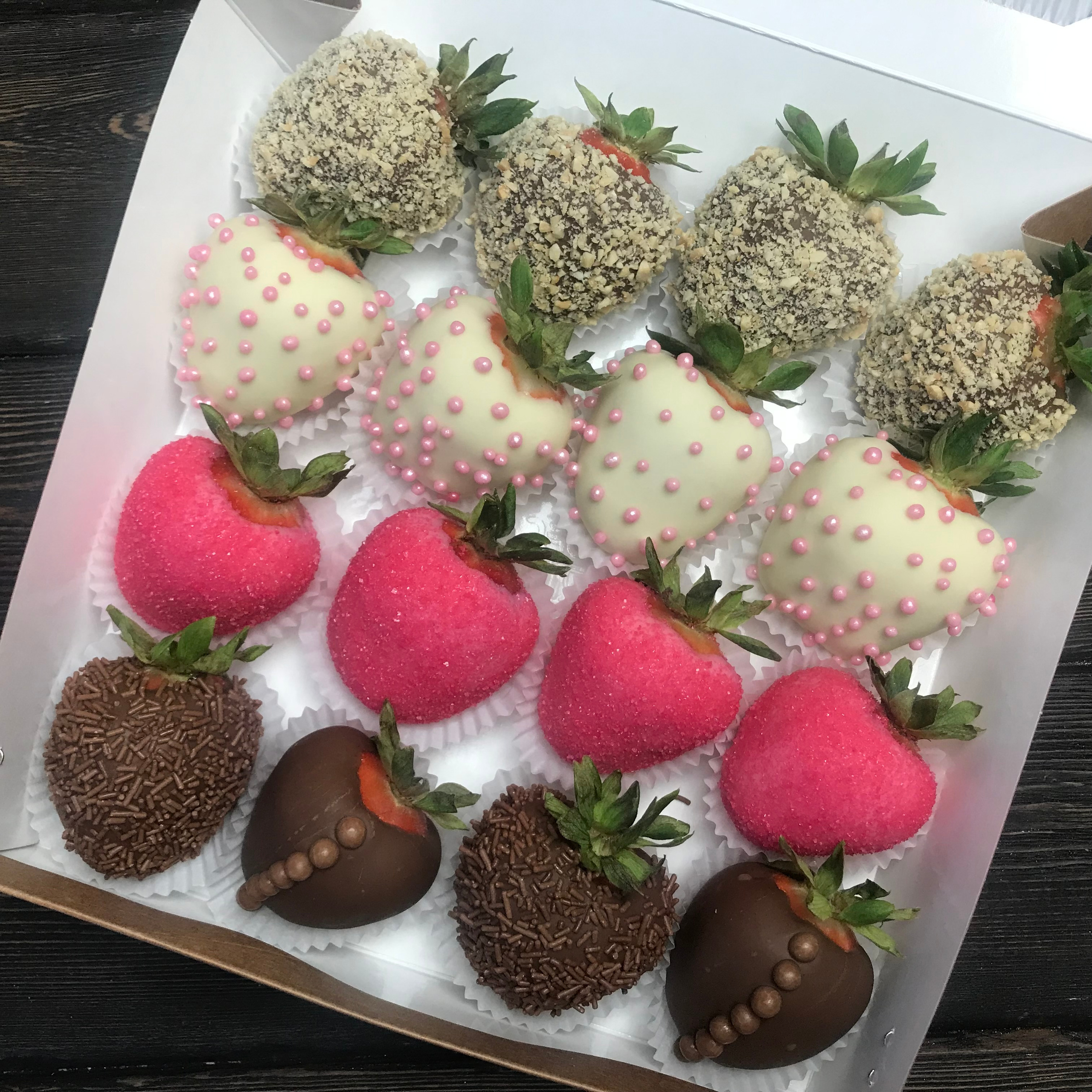 Наборы из клубники в шоколаде Сургут. Клубника в шоколаде в Сургуте