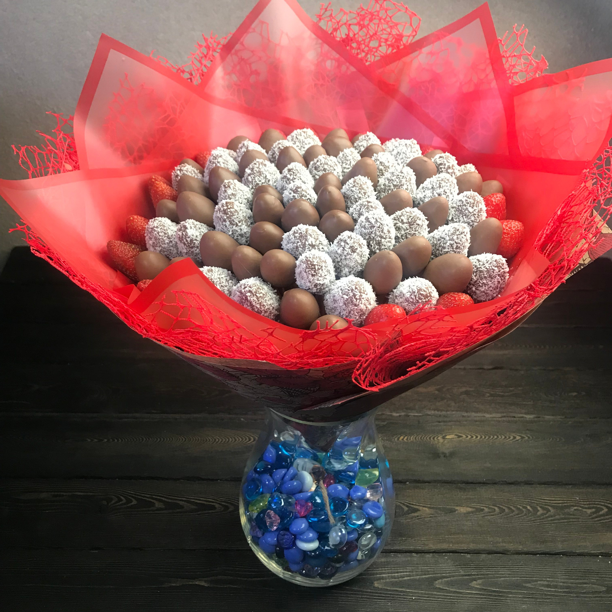 Букеты из клубники Сургут. Клубника в шоколаде в Сургуте