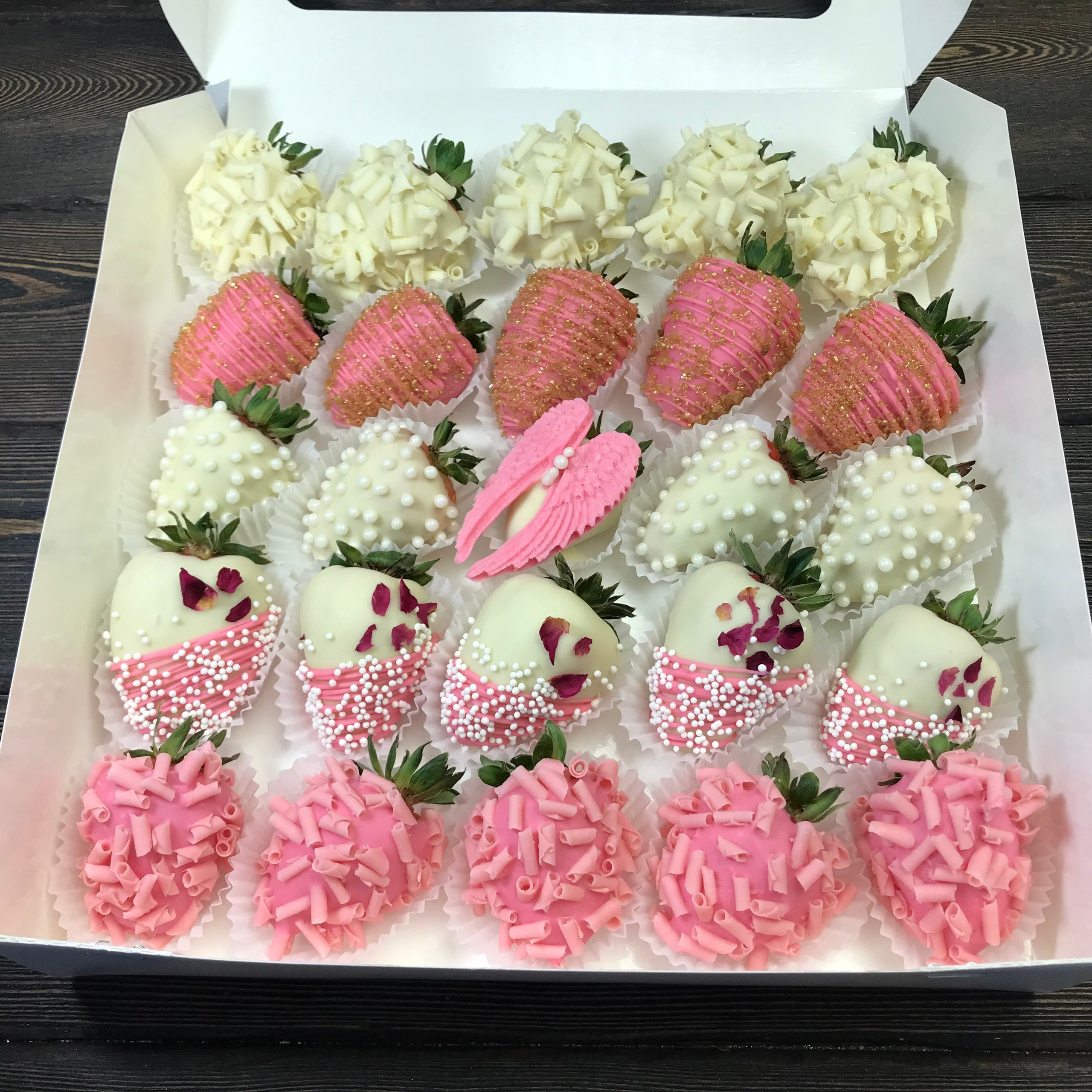 Наборы из клубники в шоколаде Сургут. Клубника в шоколаде в Сургуте