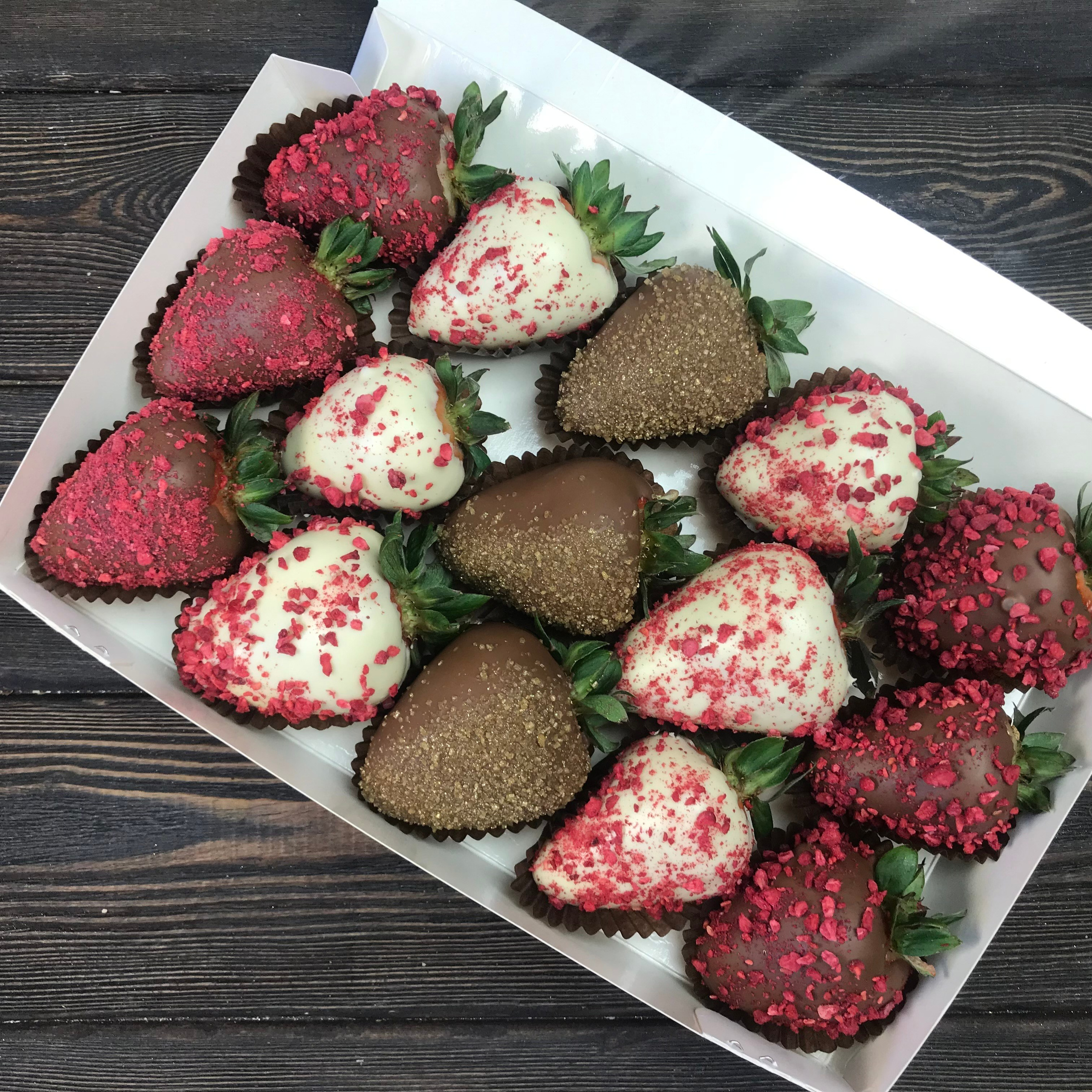 Наборы из клубники в шоколаде Сургут. Клубника в шоколаде в Сургуте