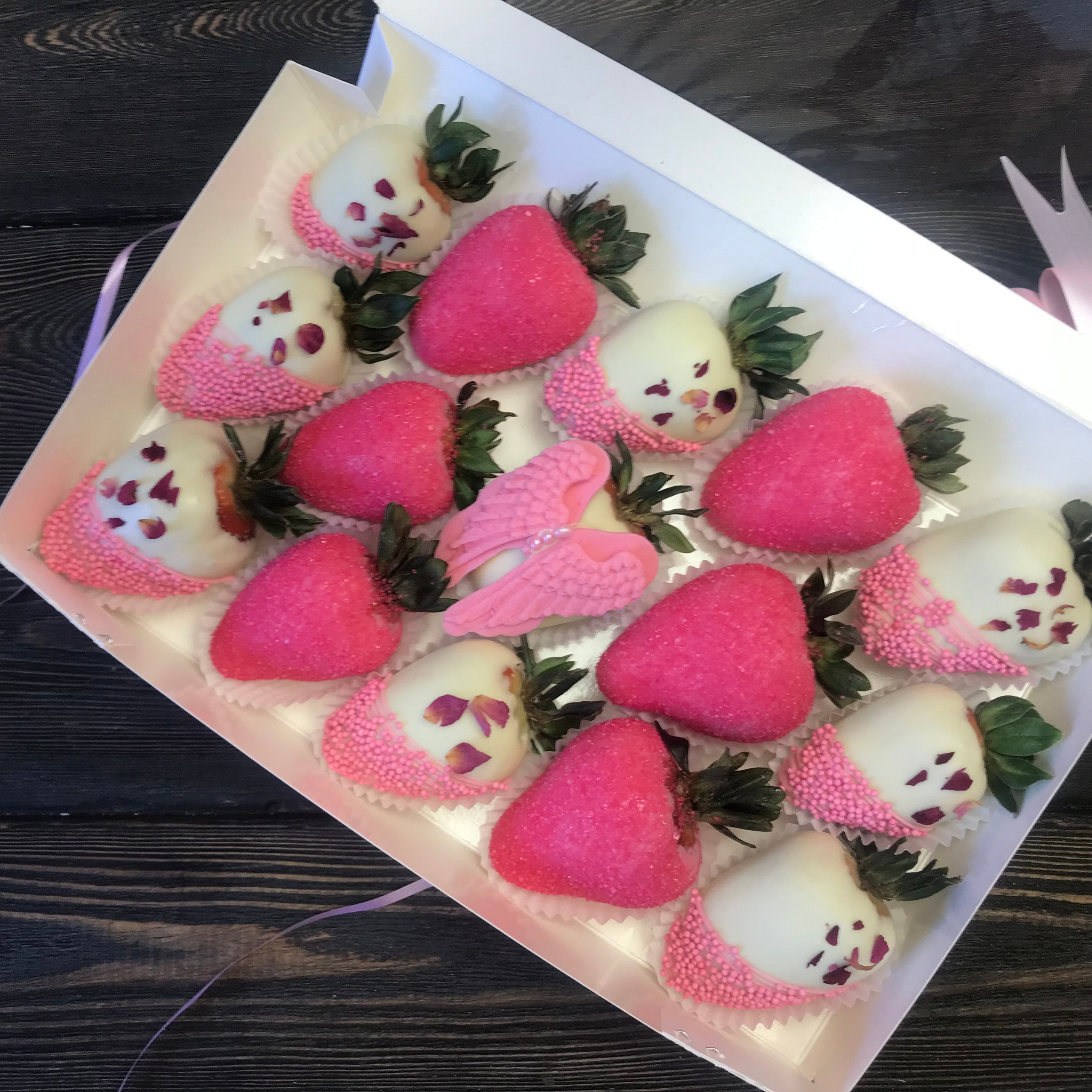 Наборы из клубники в шоколаде Сургут. Клубника в шоколаде в Сургуте