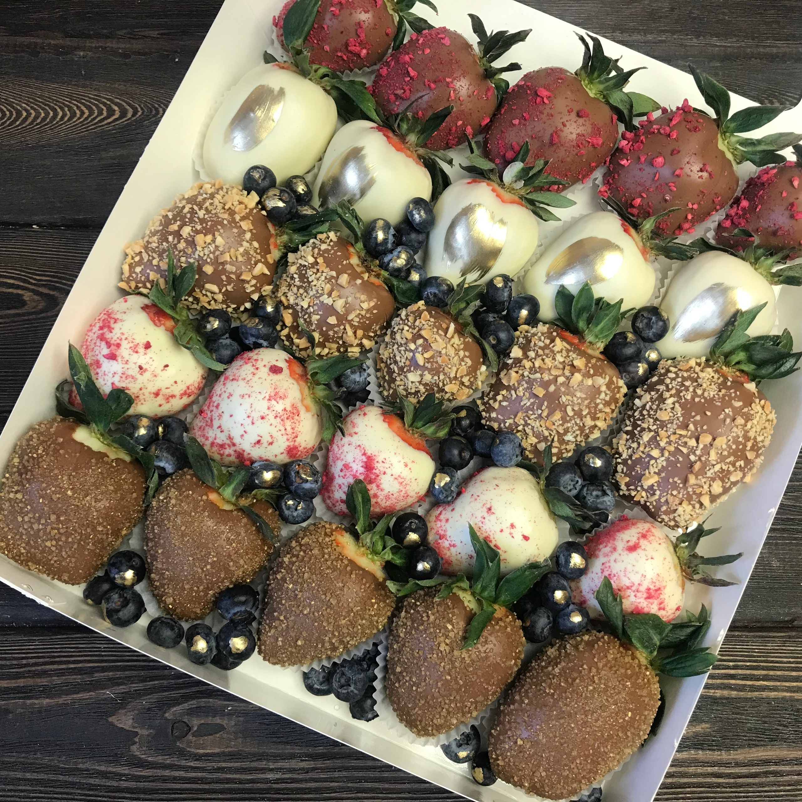 Наборы из клубники в шоколаде Сургут. Клубника в шоколаде в Сургуте