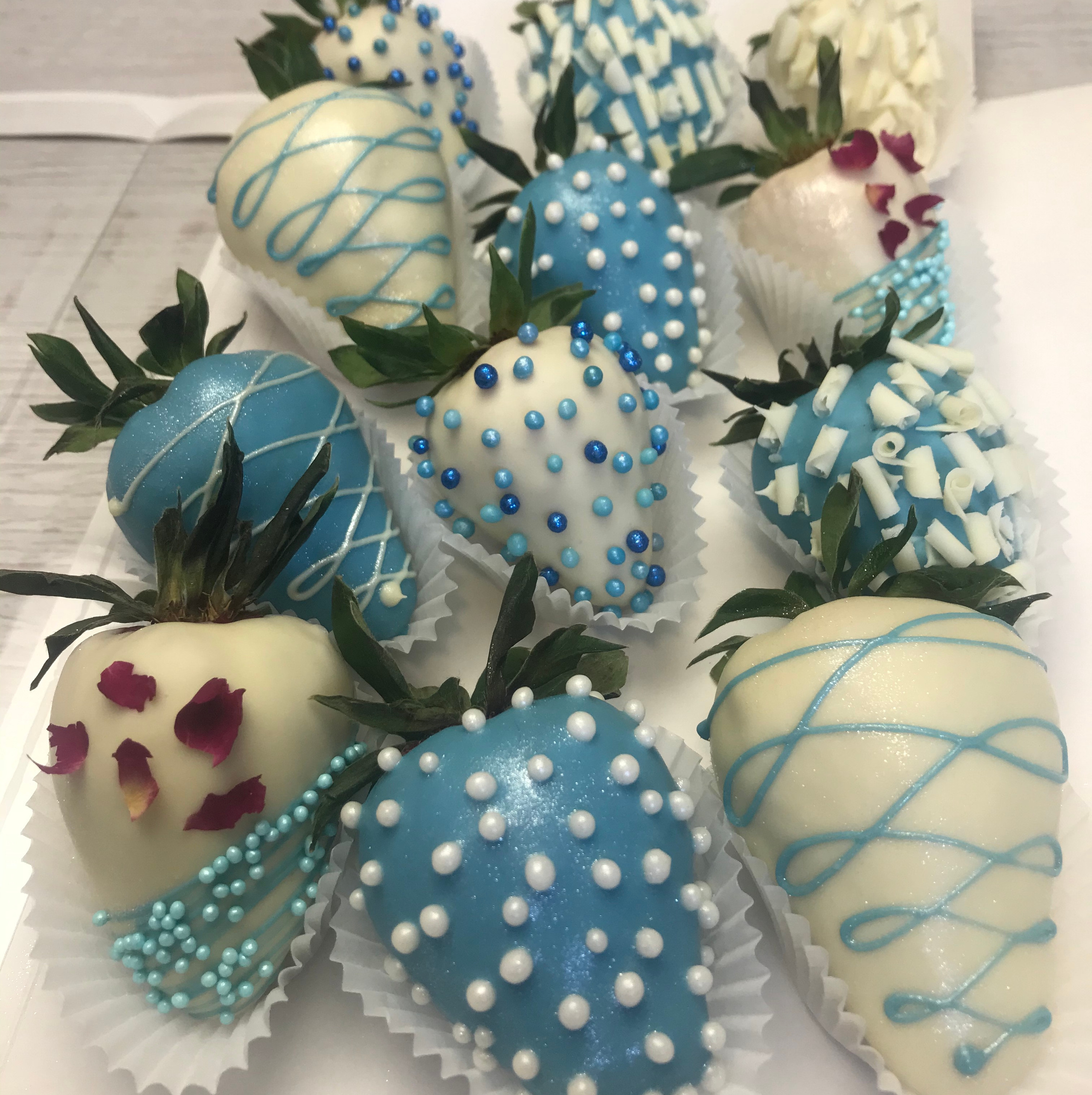 Наборы из клубники в шоколаде Сургут. Клубника в шоколаде в Сургуте