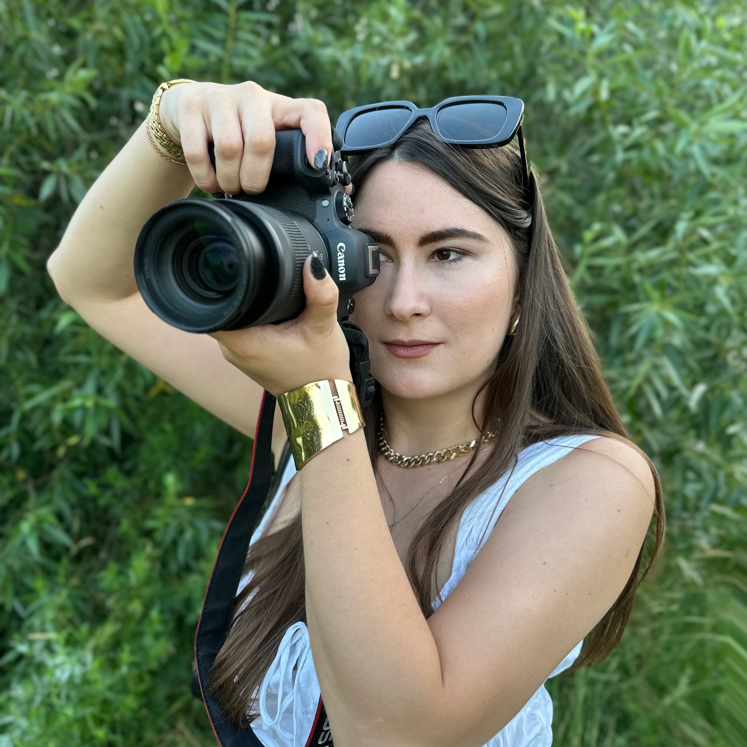 Примеры индивидуальных съемок под ключ в Москве: качественные фотографии для личного бренда и семейного архива от профессионального фотографа.